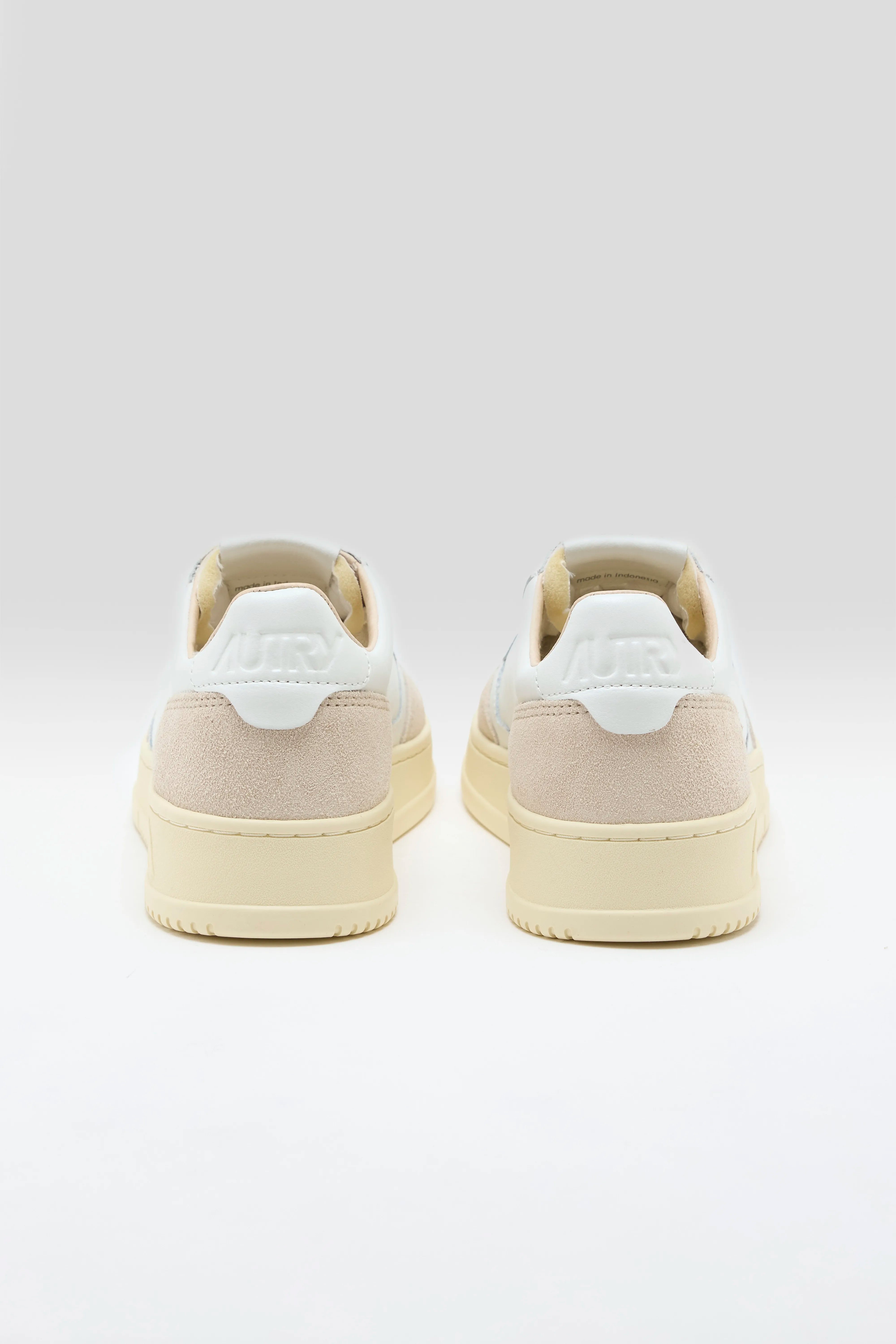 シューズ・サンダルその他 AUTRY Women Shoes AULWLS33 White Autry | Medalist Low Sneakers for Women | Bellerose