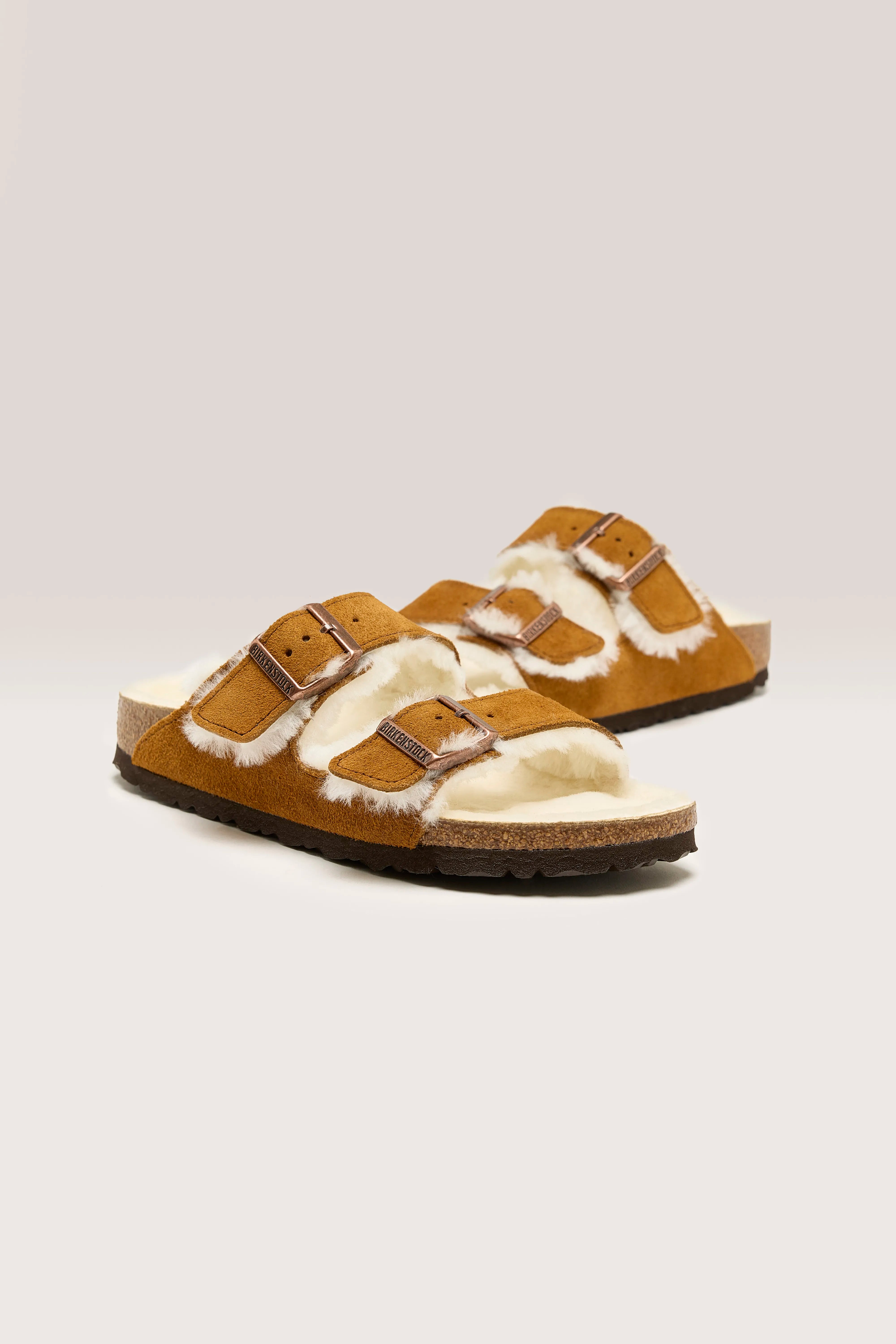 Arizona Shearling Sandals (242 / W / TAN)