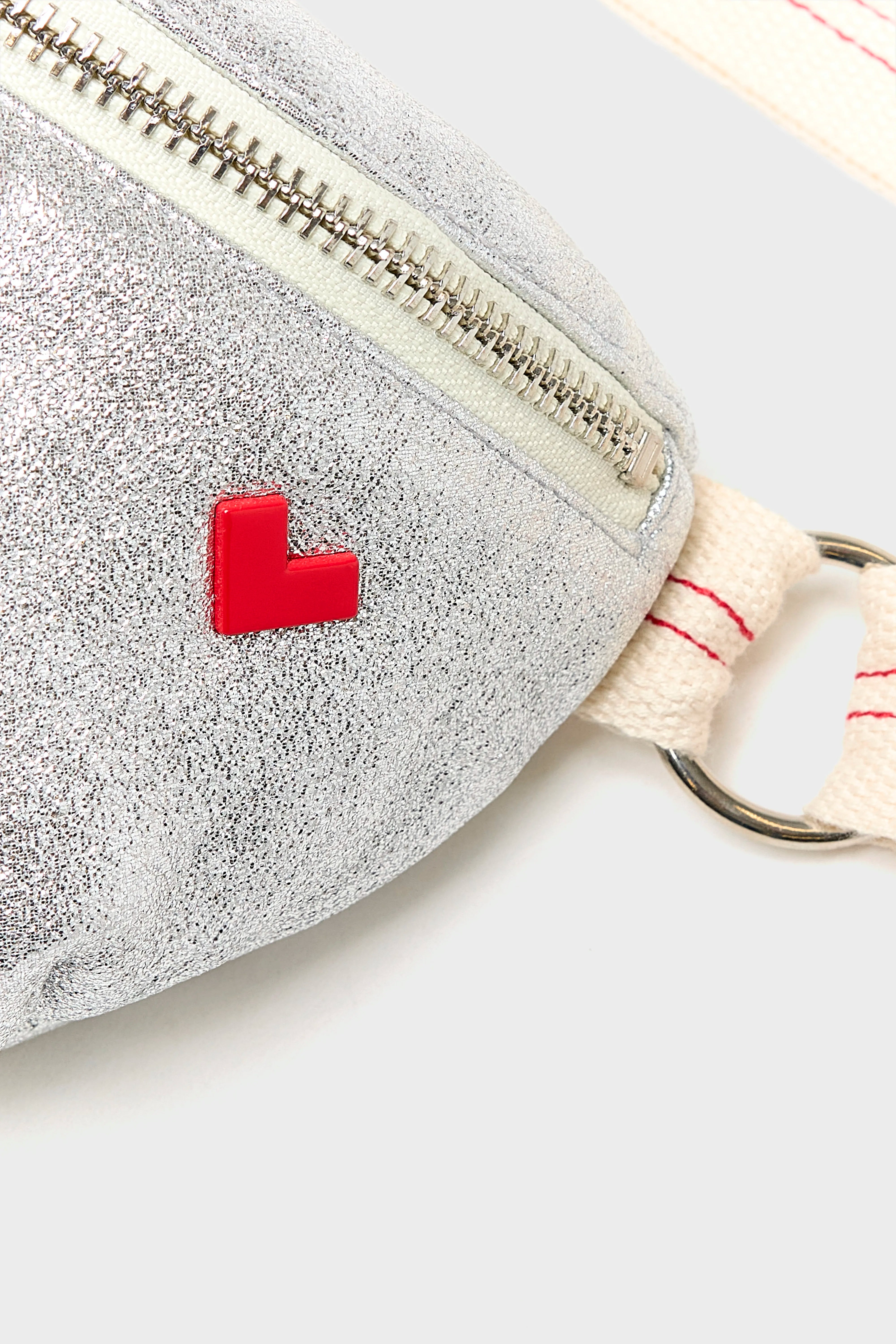 Heccy sling bag (261 / G / NICKEL)