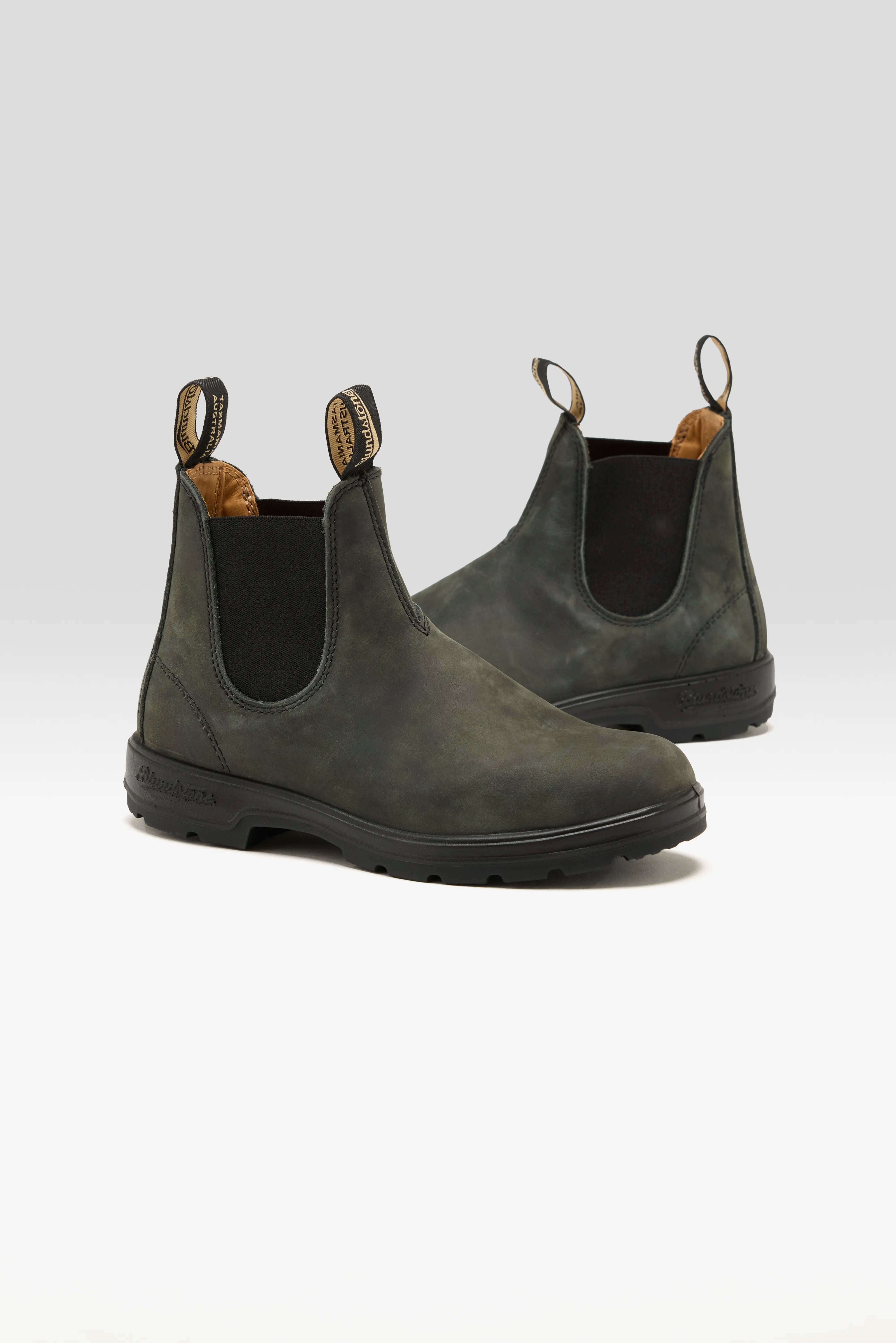 587 Classic Chelsea Boots for Women (242 / W / BLACK)