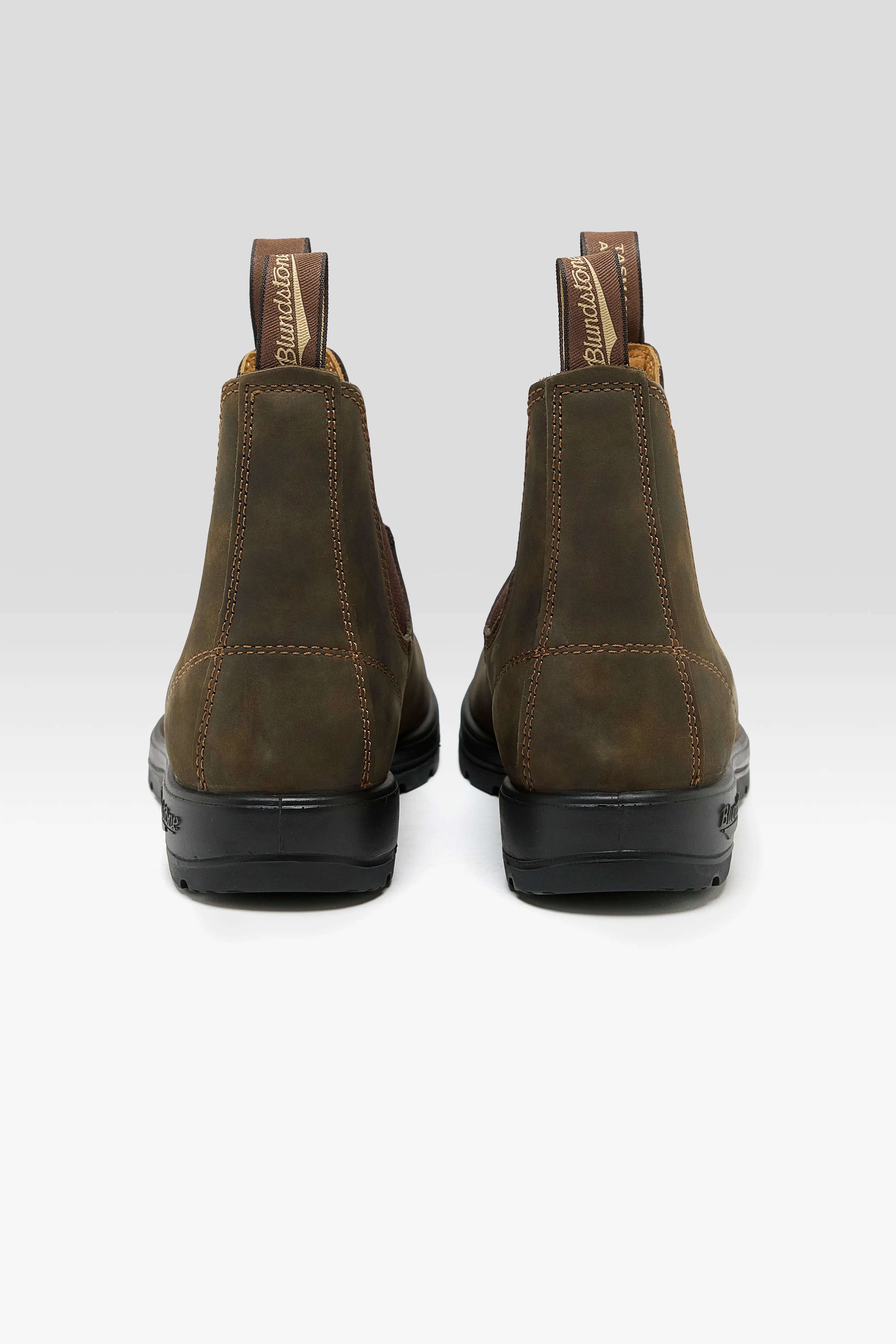 585 Classic Chelsea Boots for Women  (252 / W / BROWN)