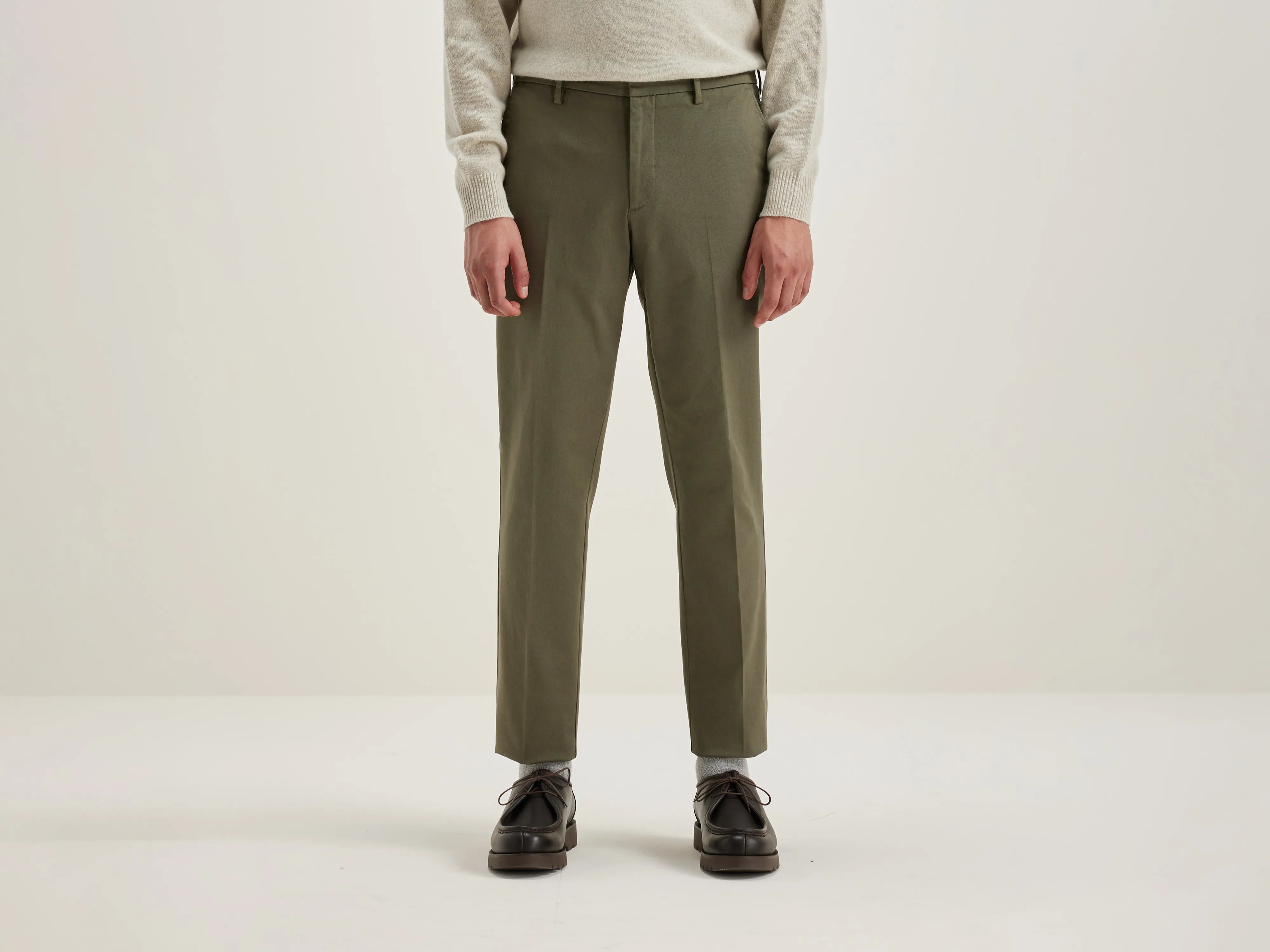 Pantalon fuselé Stanley (242 / M / DUSTY OLIVE)