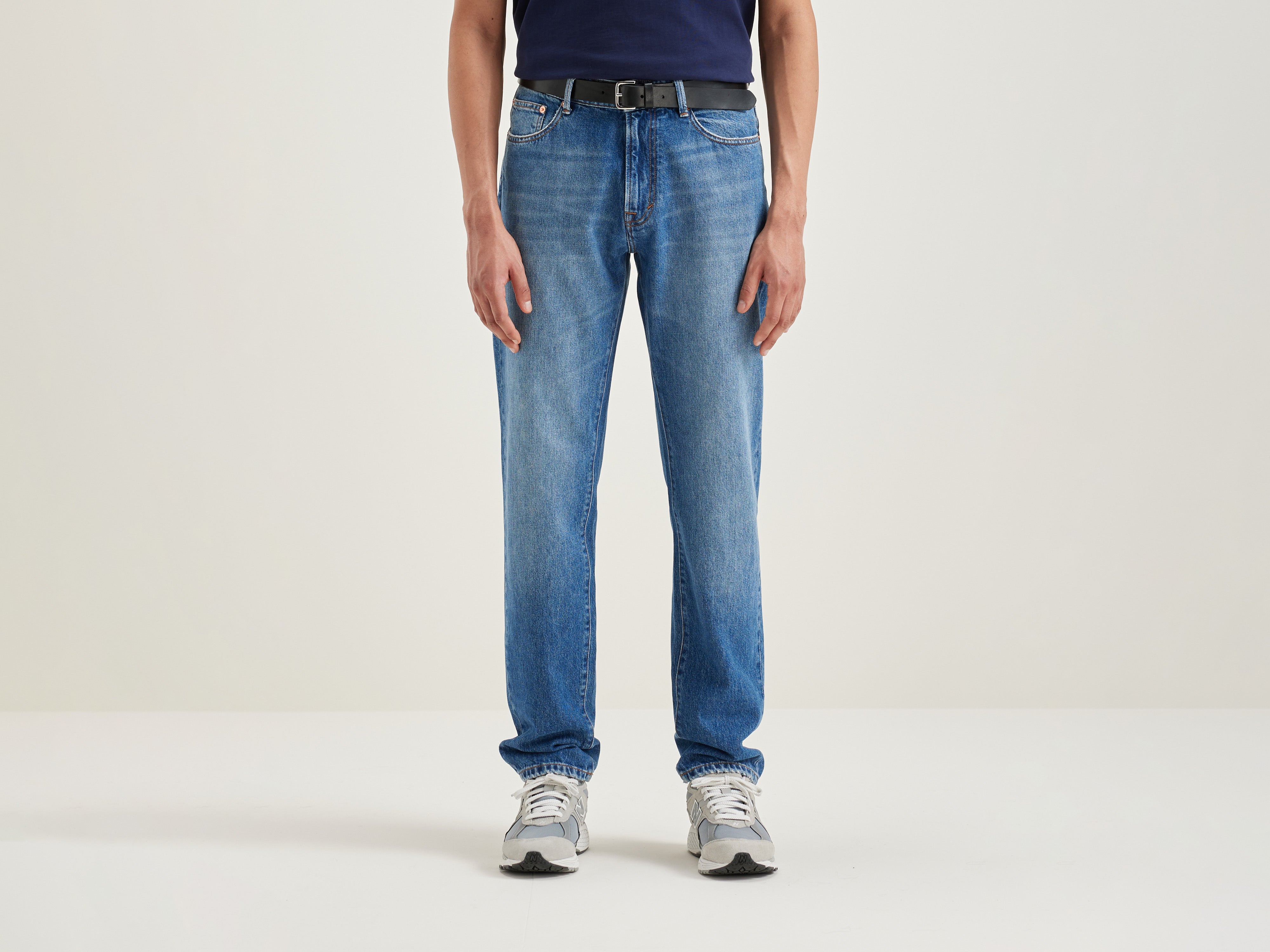 Keegan rechte jeans (242 / M / MD BLUE BLEACH)