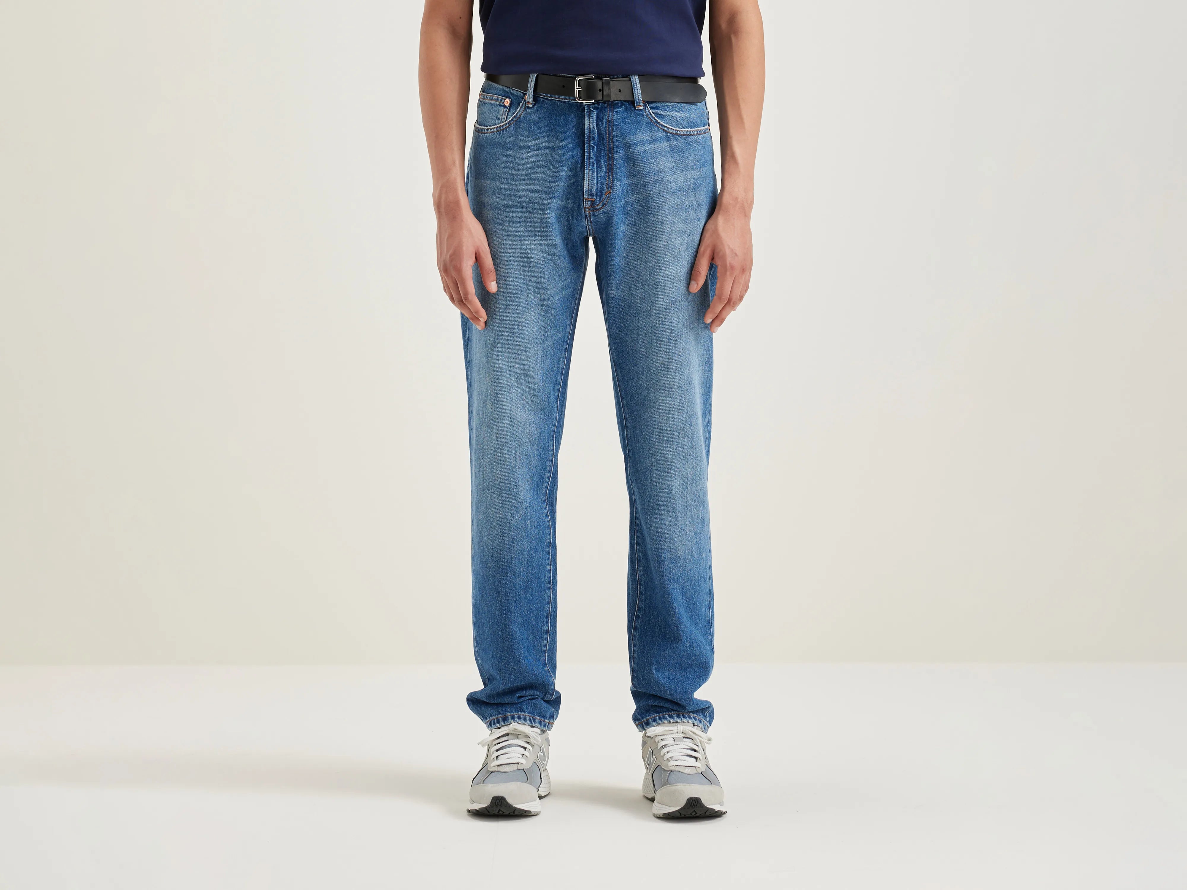 Keegan straight jeans (242 / M / MD BLUE BLEACH)