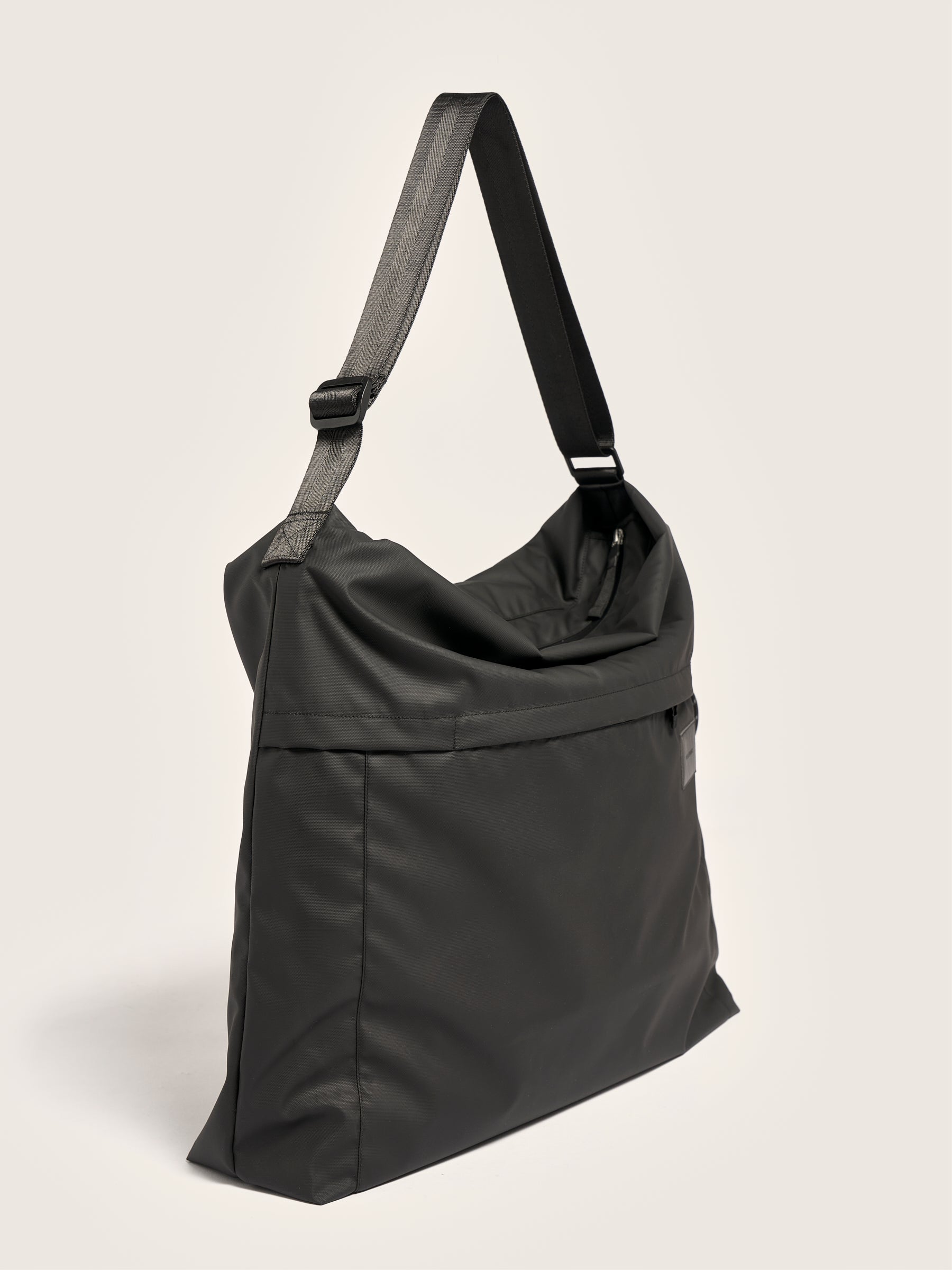 Hend hobo bag (251 / M / BLACK BEAUTY)