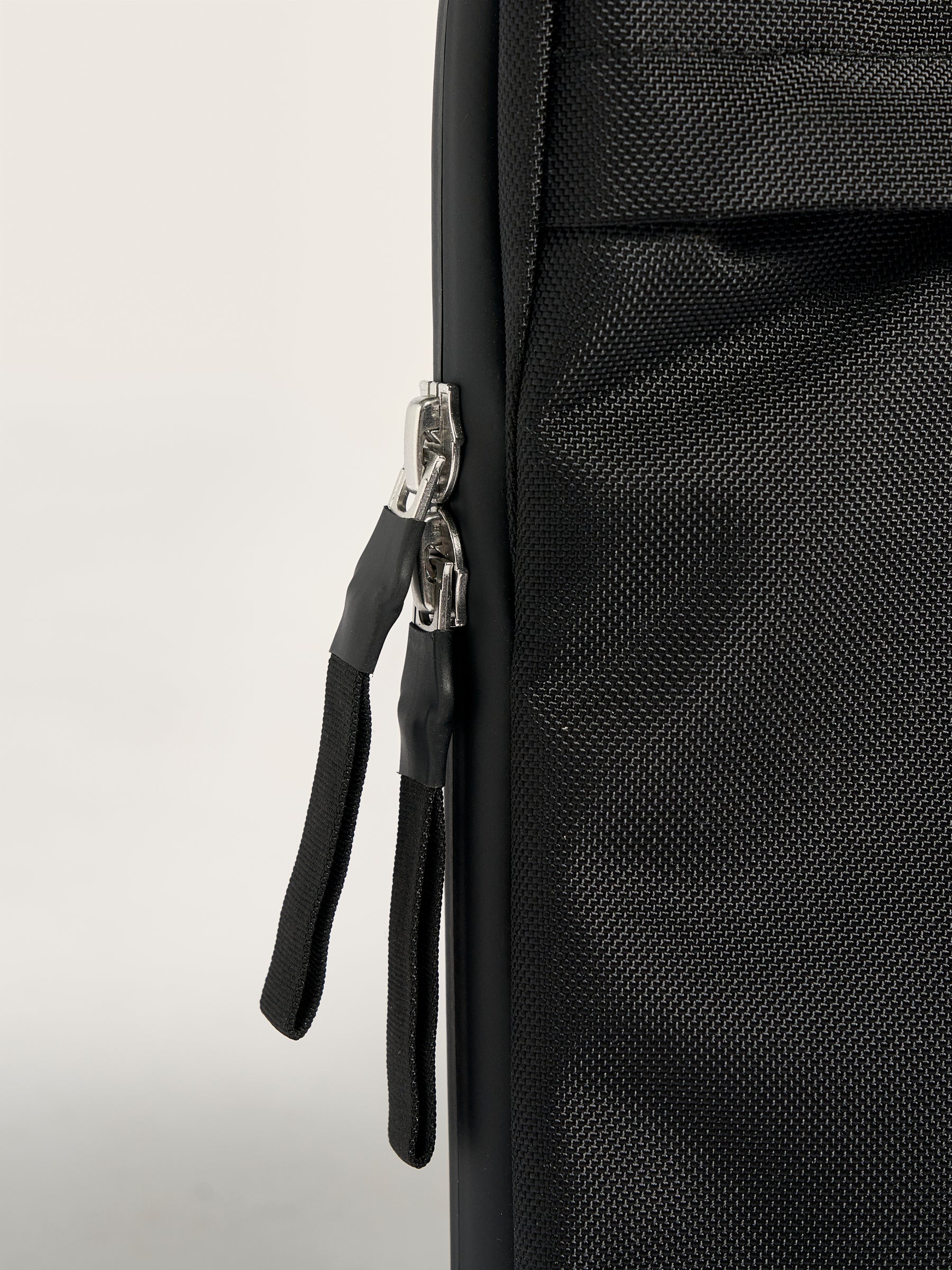 Hencom Laptop Case - Black beauty For Men | Bellerose