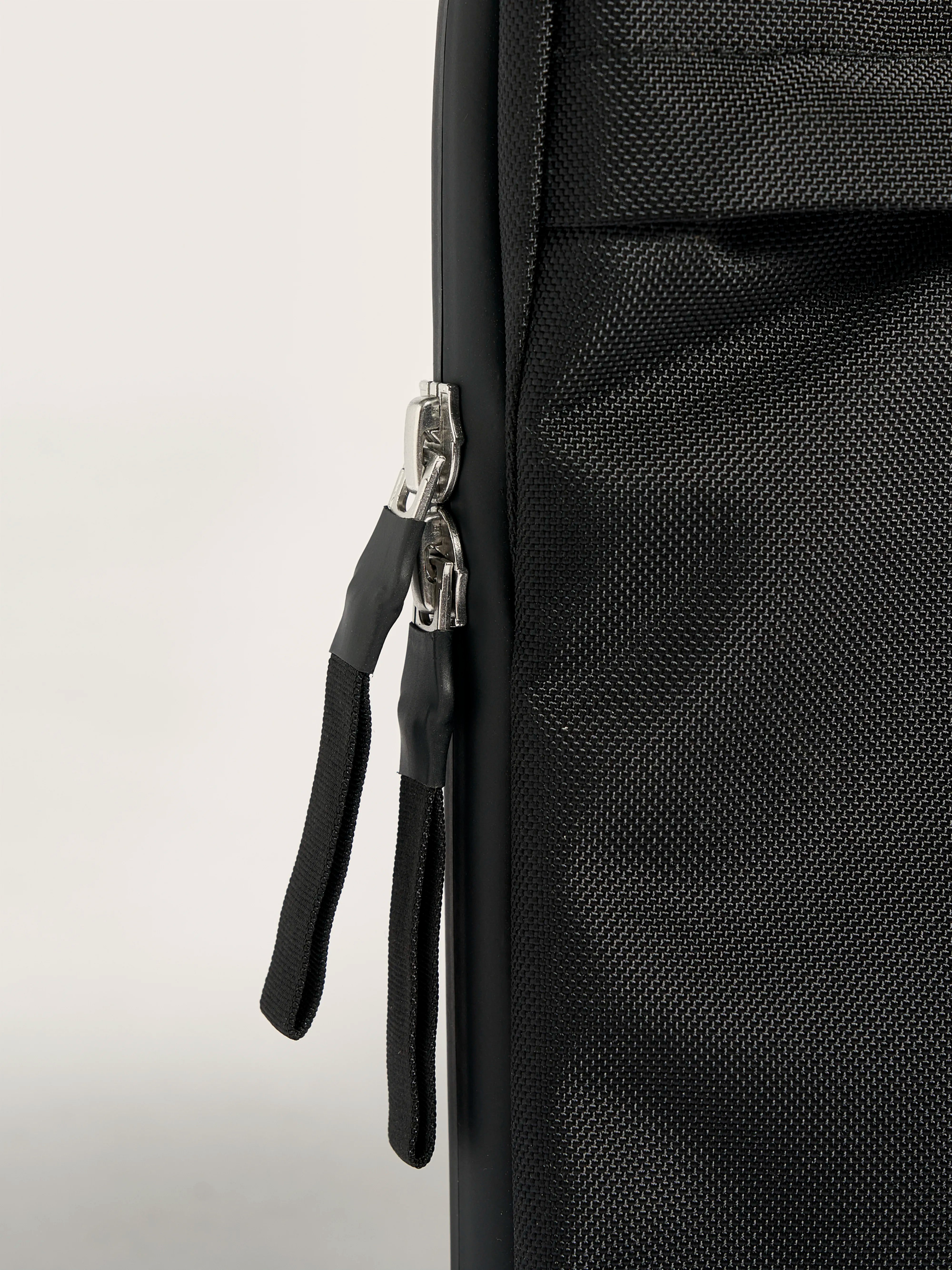 Hencom Bags - Black beauty For Men | Bellerose