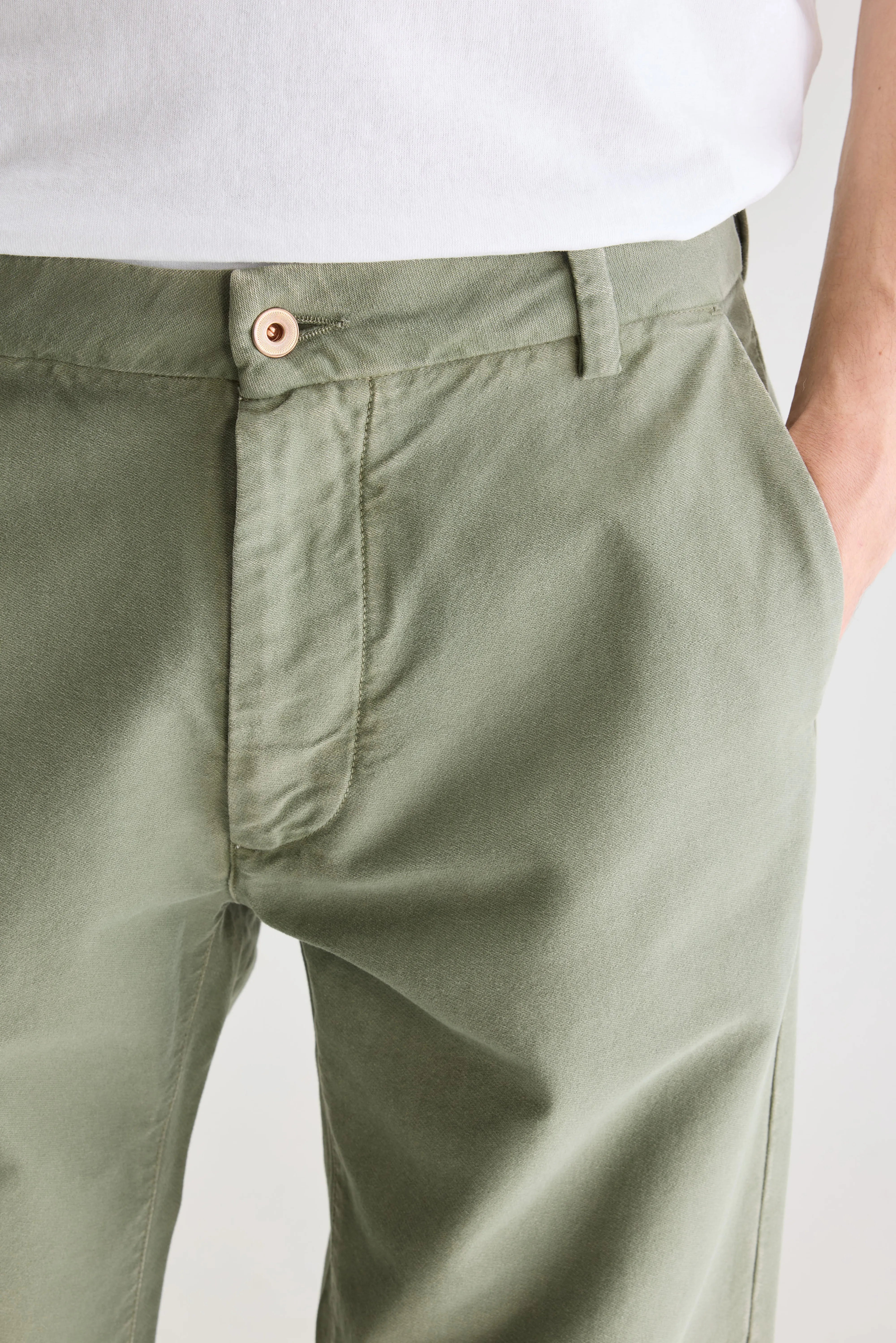 Jaggot chino trousers (251 / M / DUSTY OLIVE)