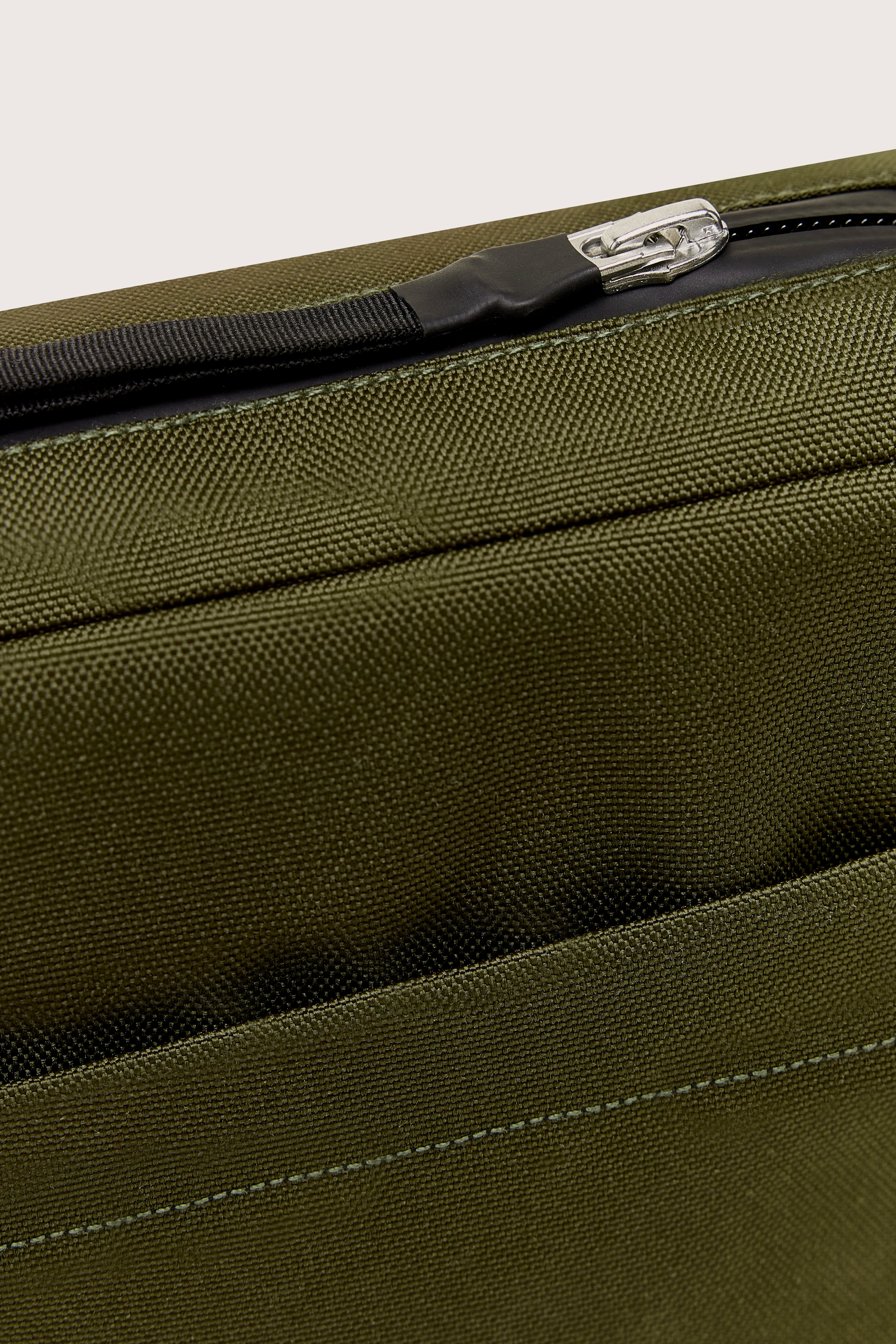 Sac bandoulière Henak (251 / M / OLIVE NIGHT)