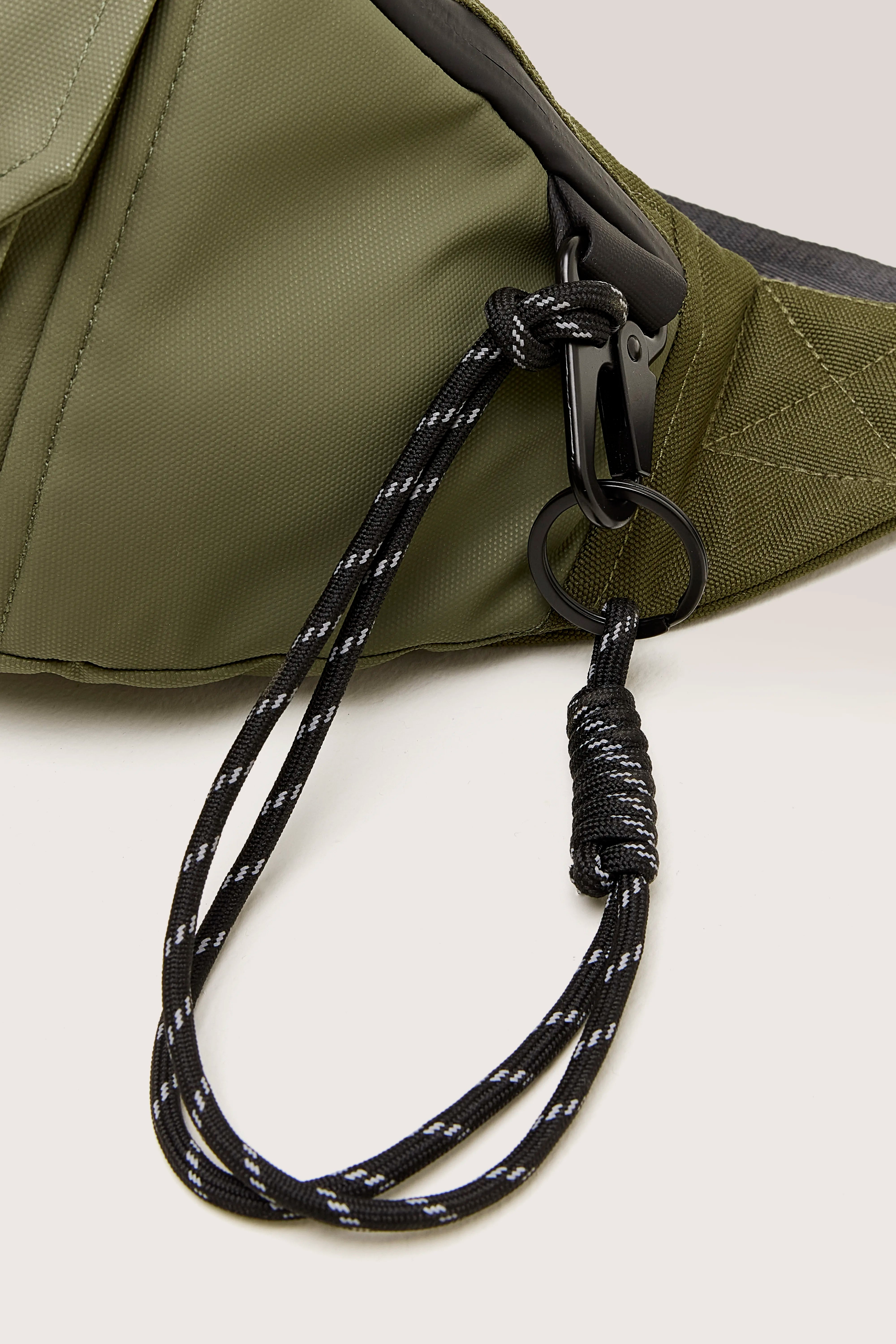 Henor sling bag (251 / M / ARMY)