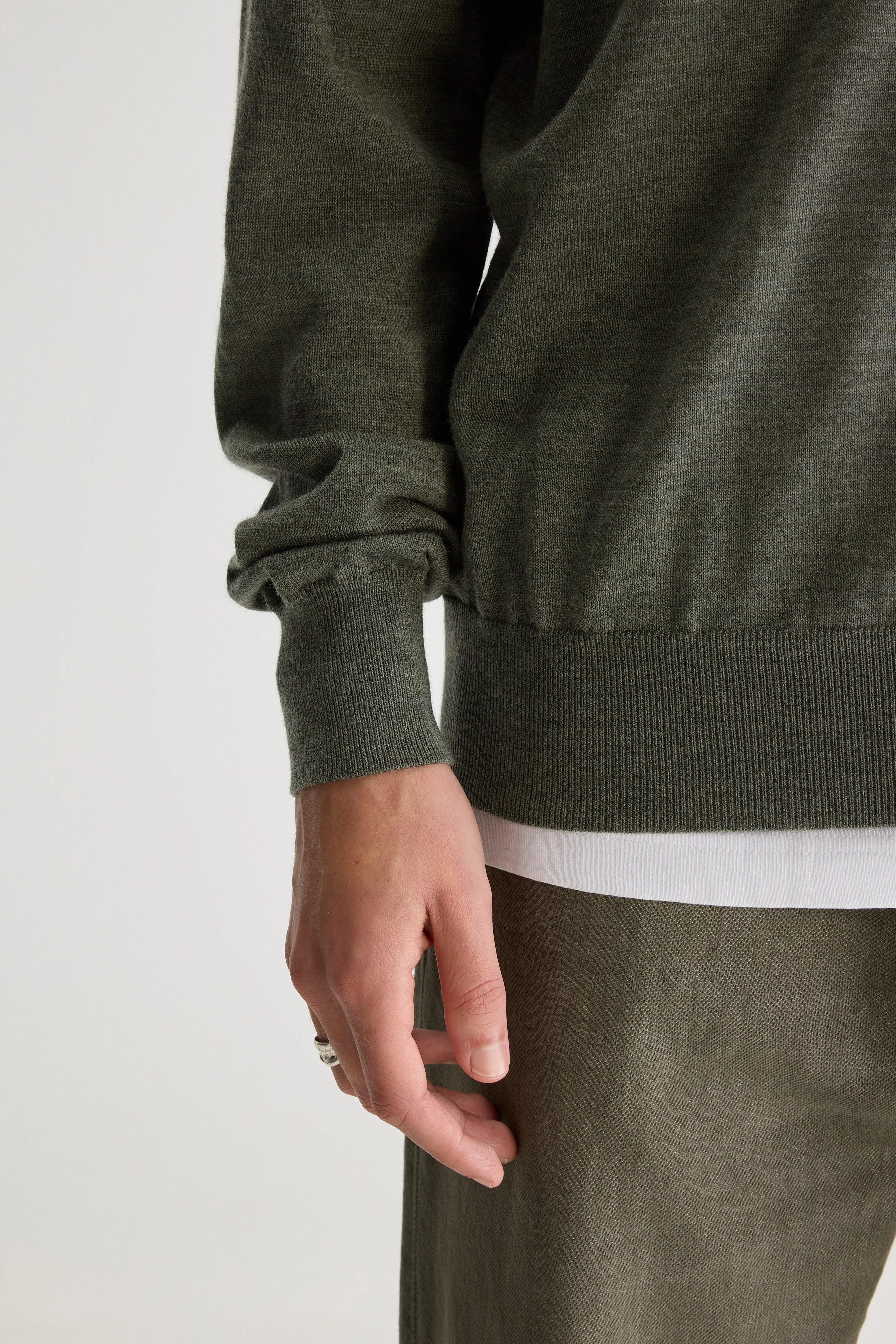 Dilliv crewneck sweater (251 / M / DUSTY OLIVE)