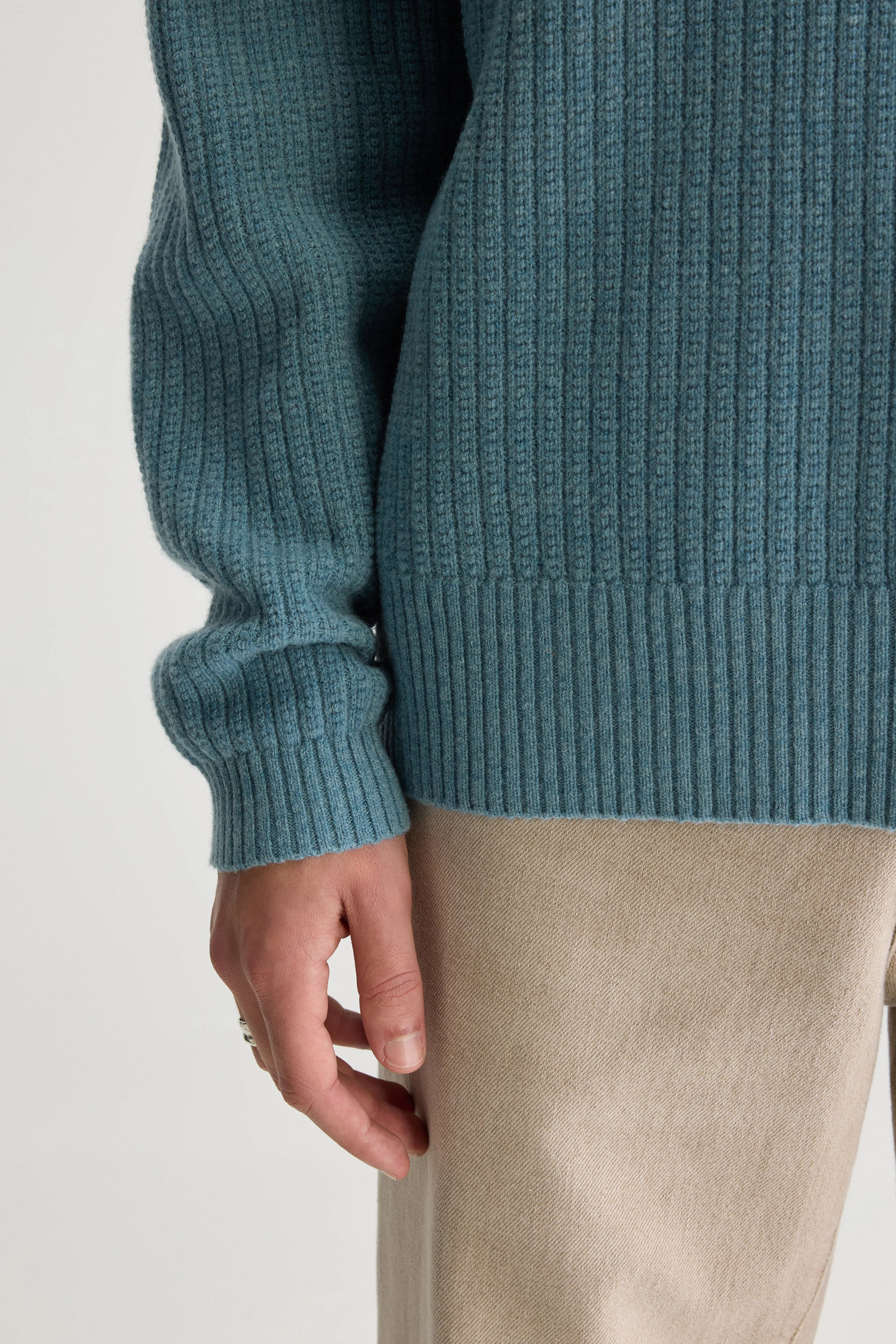 Geivy crewneck sweater (251 / M / BLUE EYES)