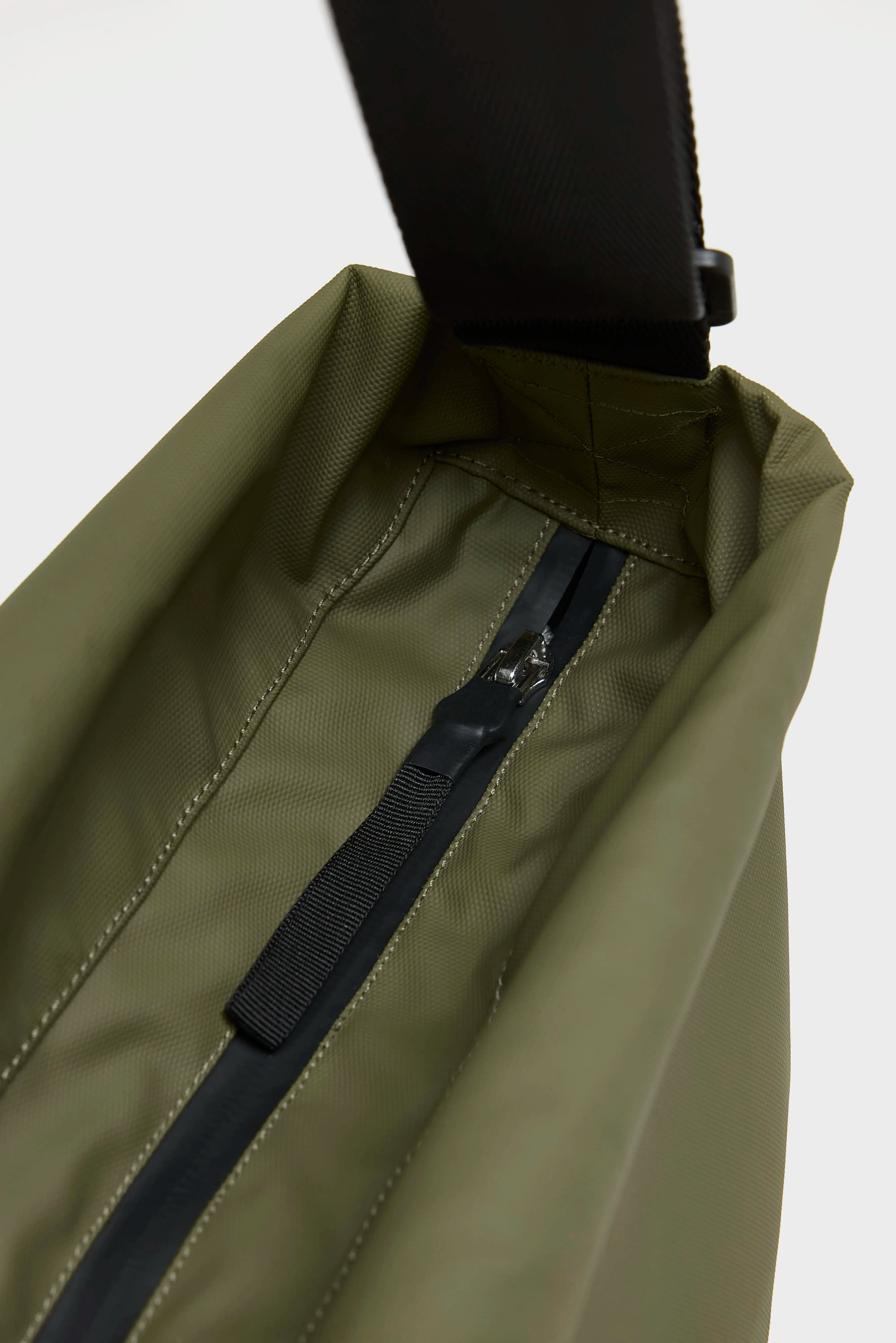 Hendem Shoulder Bag - Army For Men | Bellerose