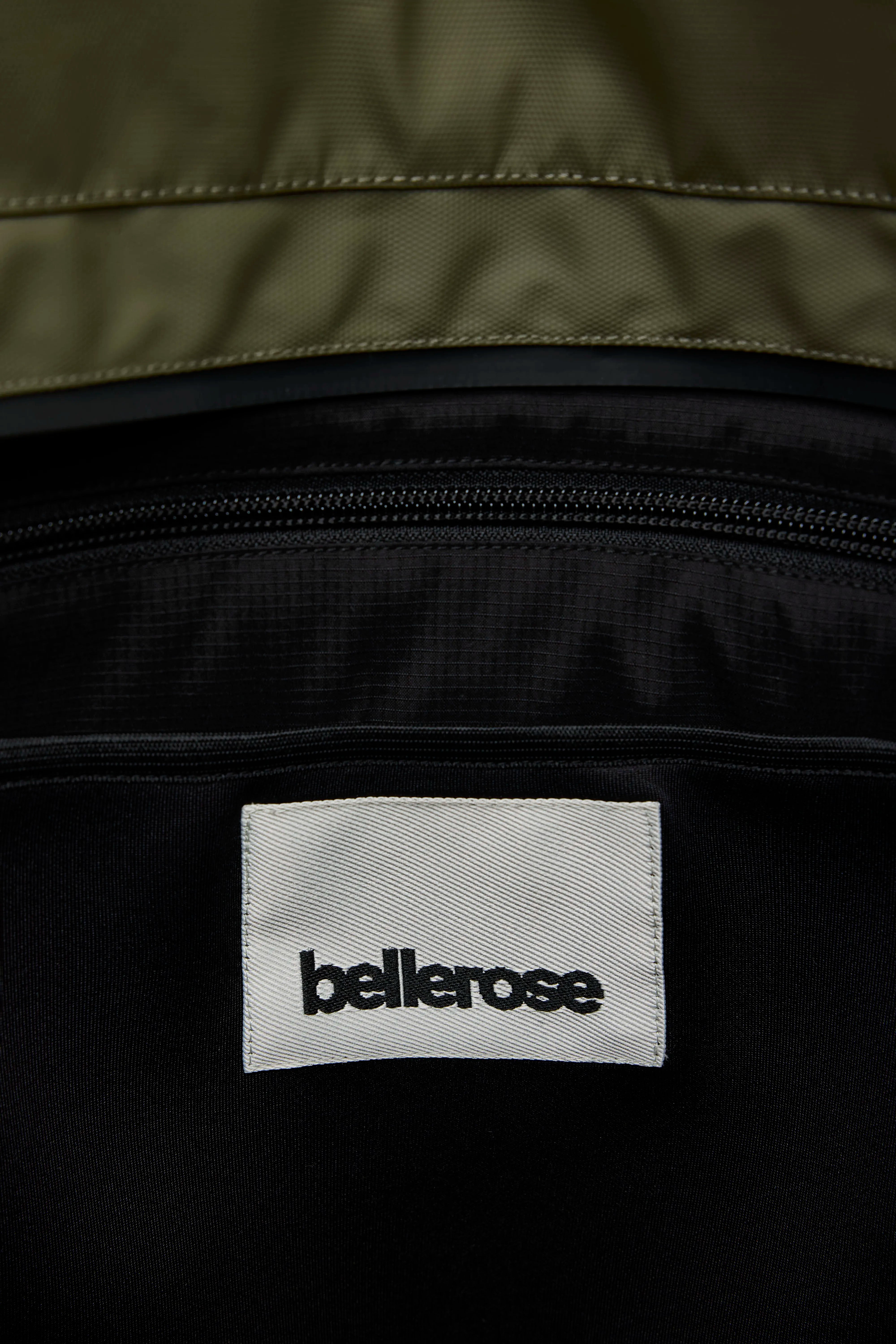 Hendem schoudertas (261 / M / ARMY)