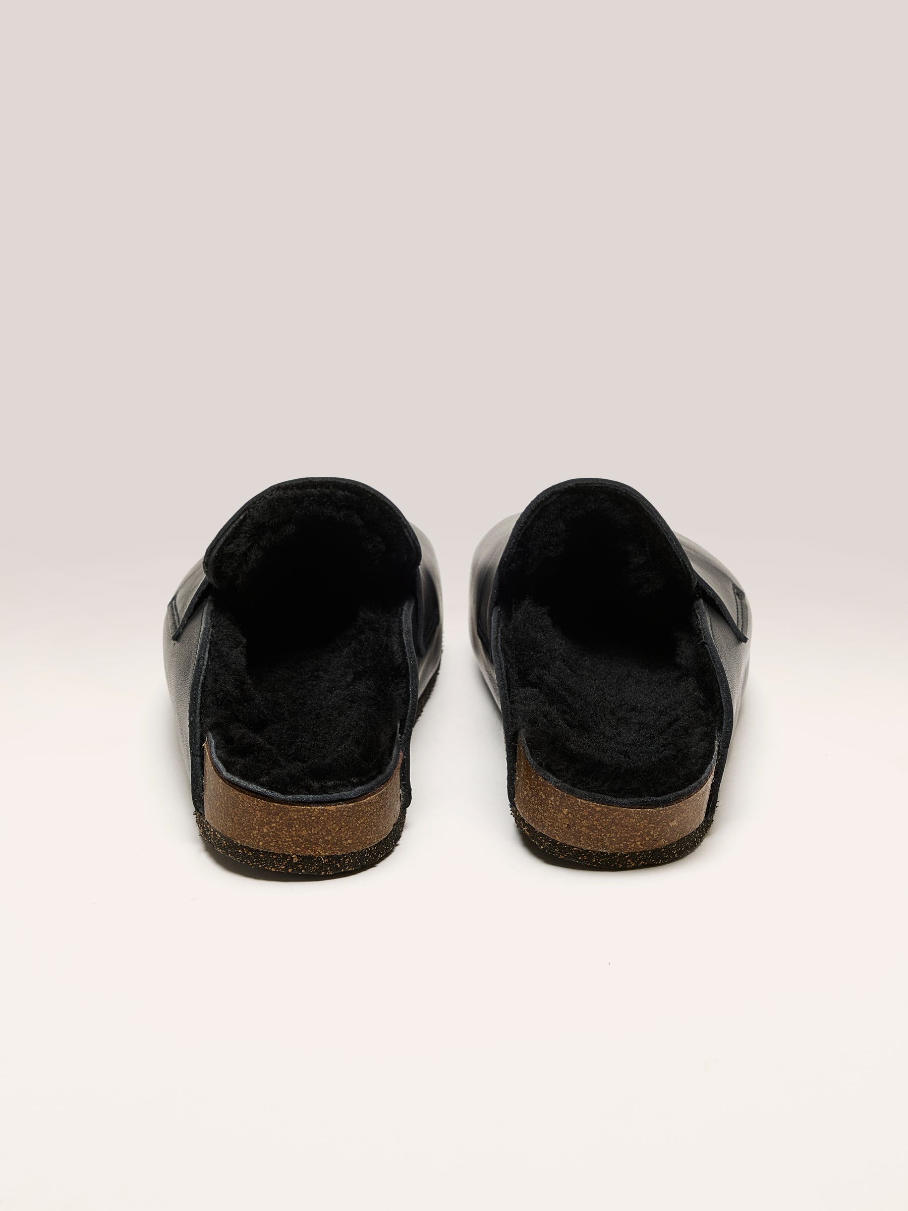 Nero Clogs (242 / W / BLACK)