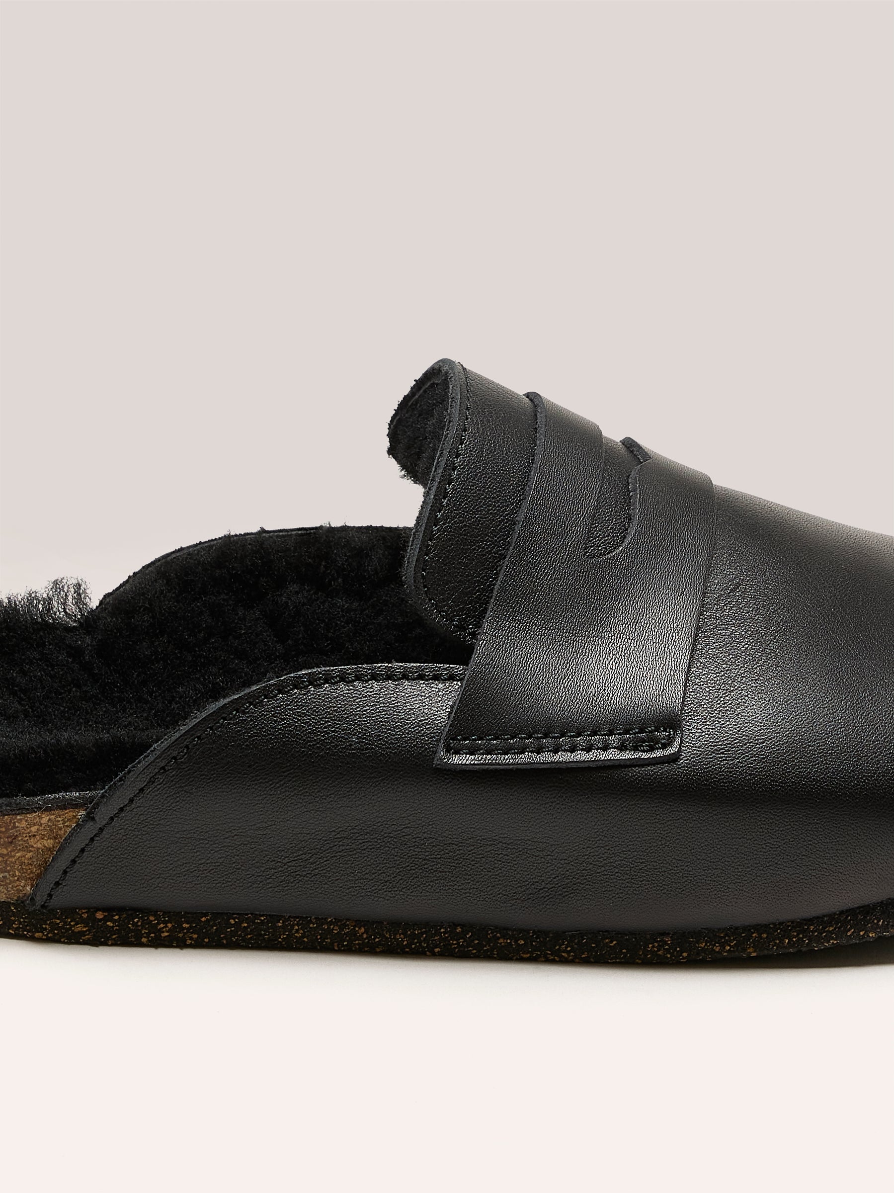 Nero Clogs (242 / W / BLACK)