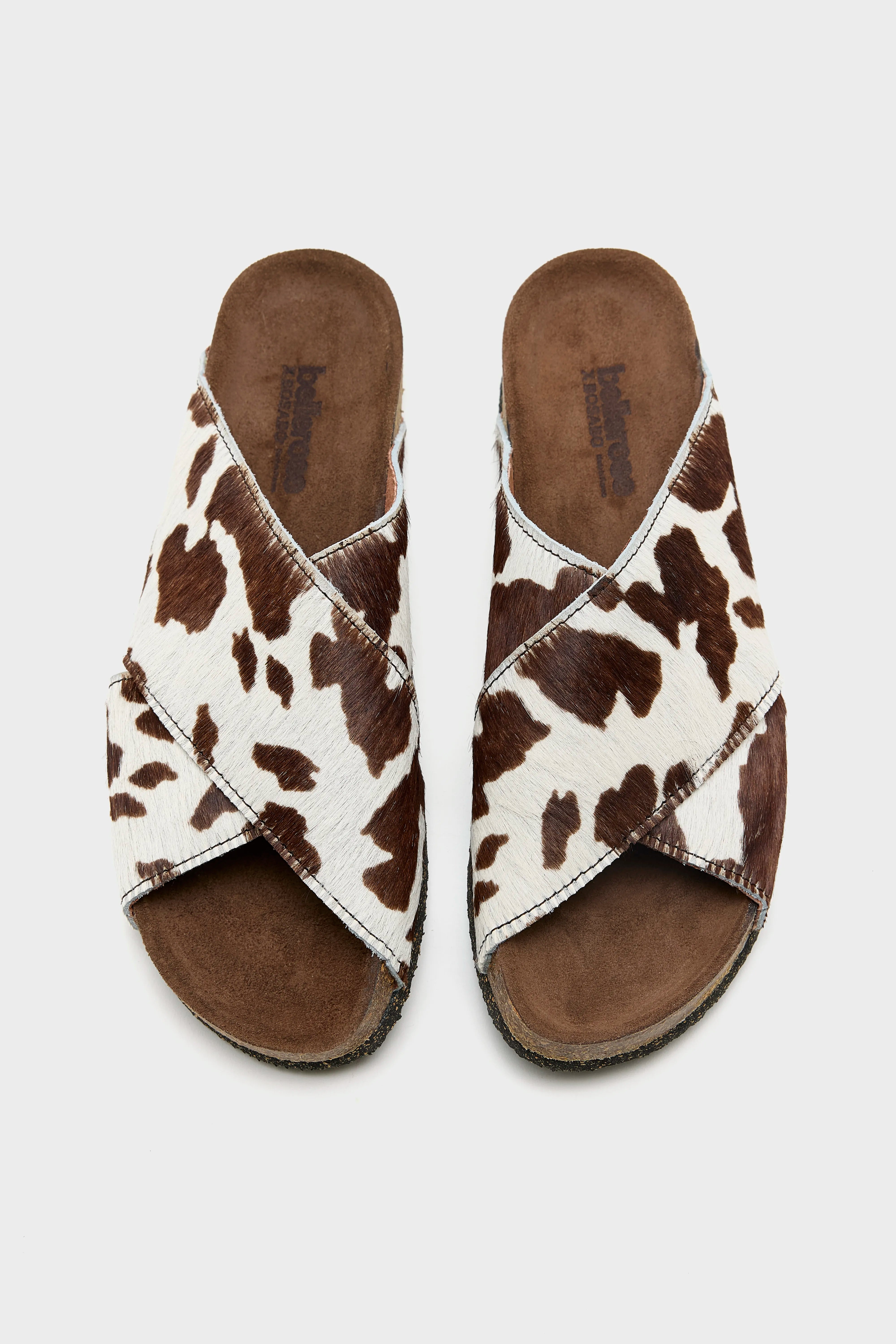 Kruisbandsandalen van ponyhaar met koeienprint (261 / W / BROWN)