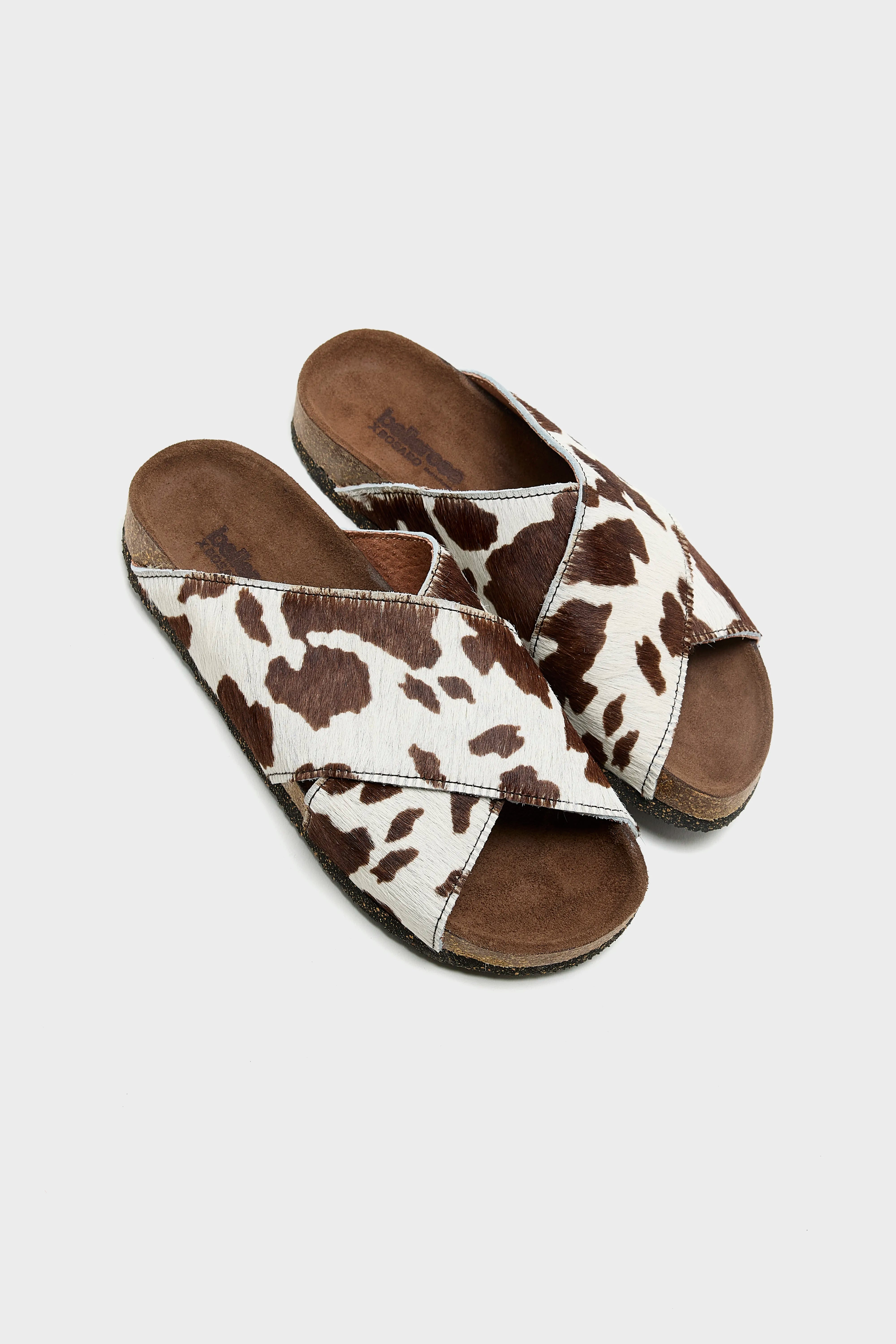 Kruisbandsandalen van ponyhaar met koeienprint (261 / W / BROWN)