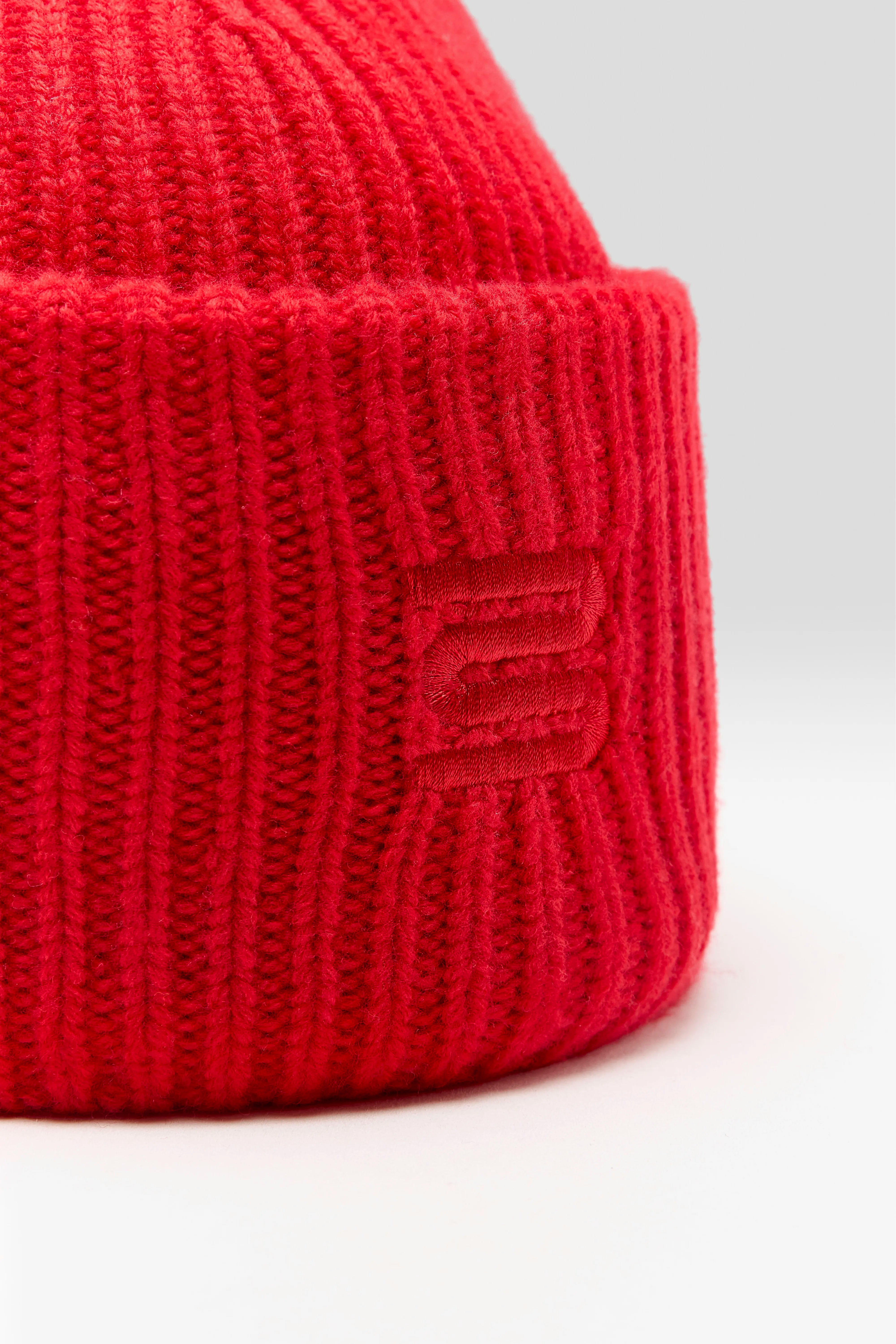 Deice knitted hat (262 / U / POPPY)