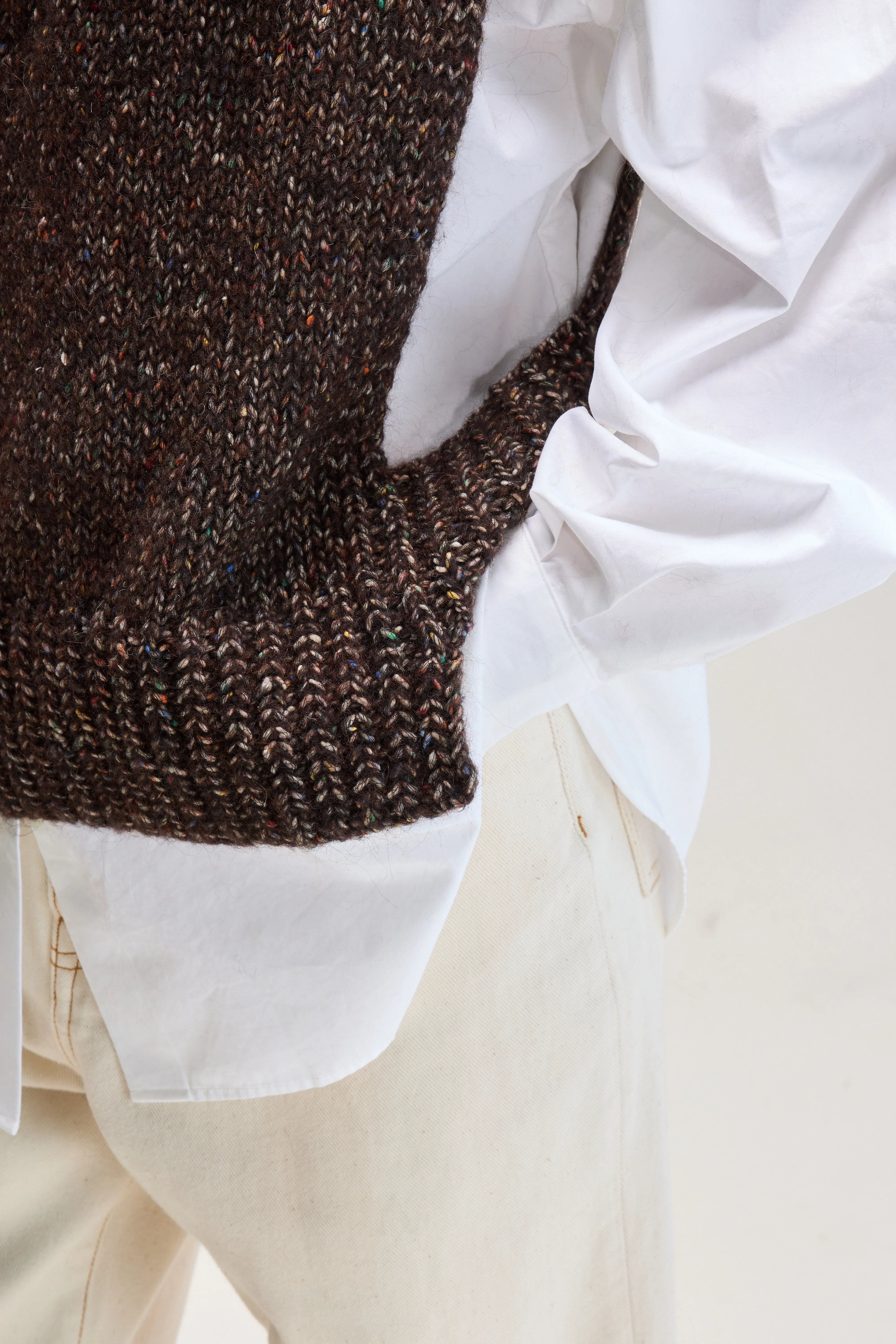 Upcycled Mouwloze Trui   (UPC / W / COFFEE)