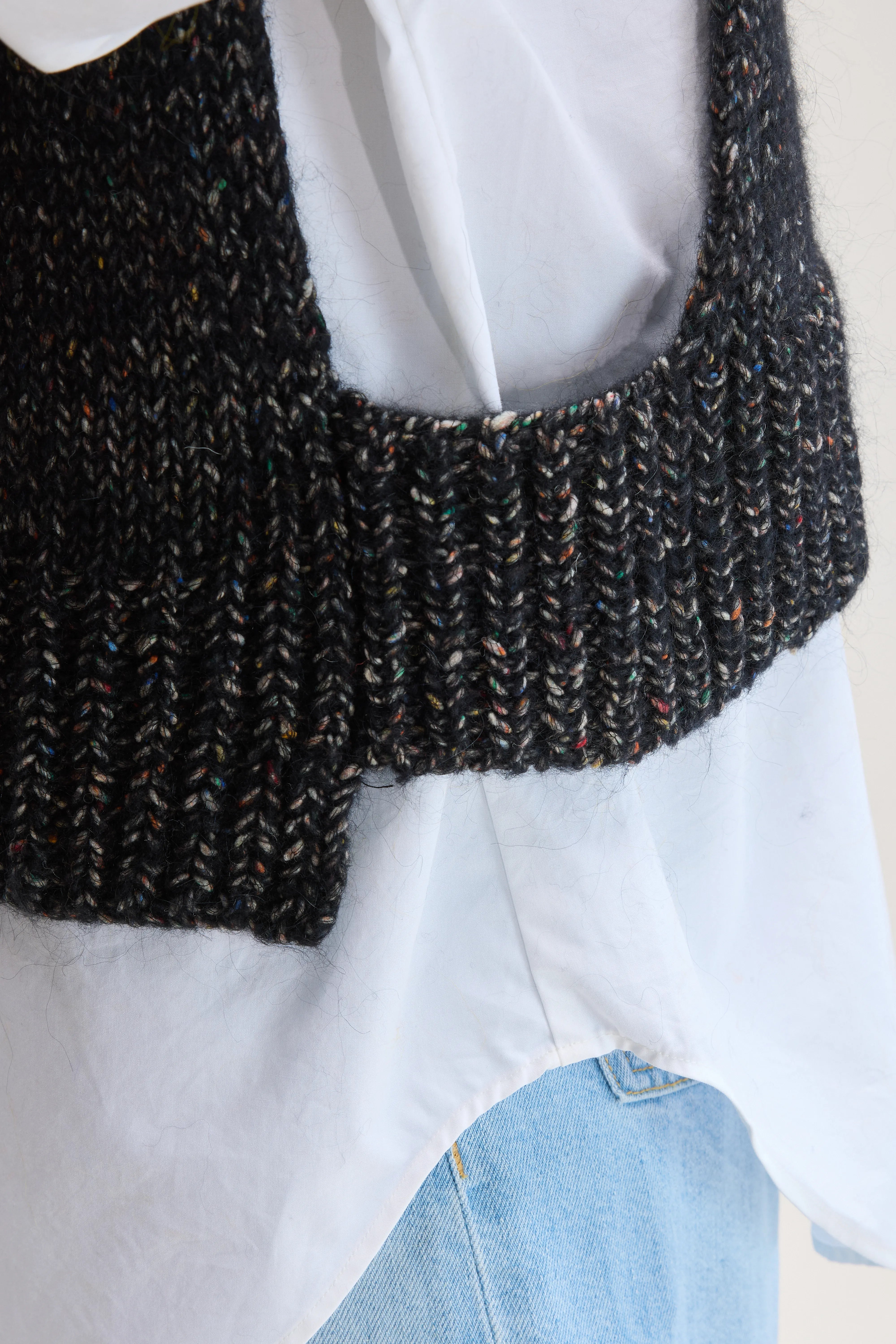 Upcycled Mouwloze Trui   (UPC / W / OFF BLACK)