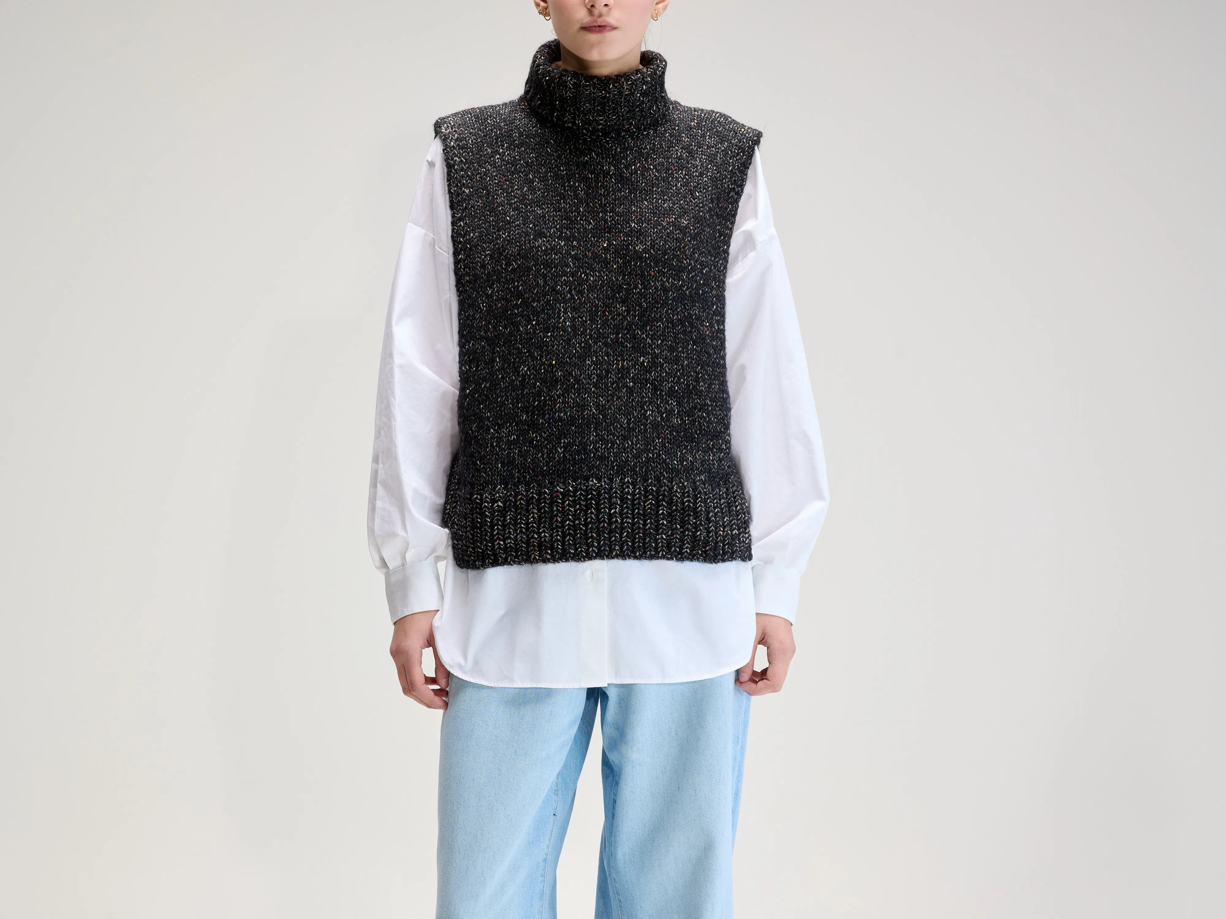Upcycled Mouwloze Trui   (UPC / W / OFF BLACK)