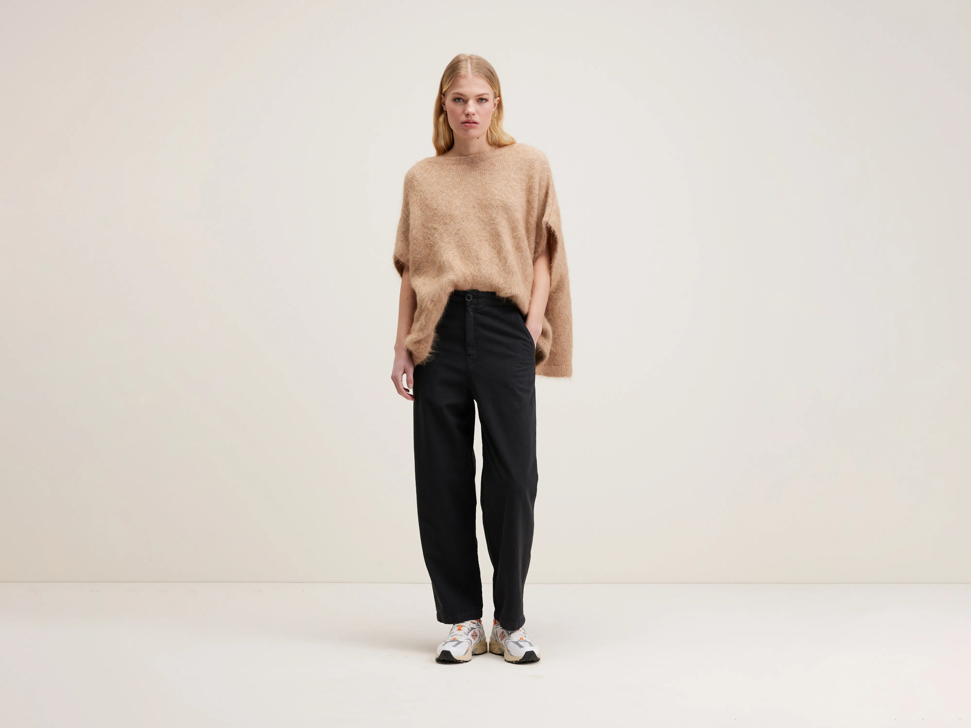 Pantalon décontracté Pasop (242 / W / OFF BLACK)