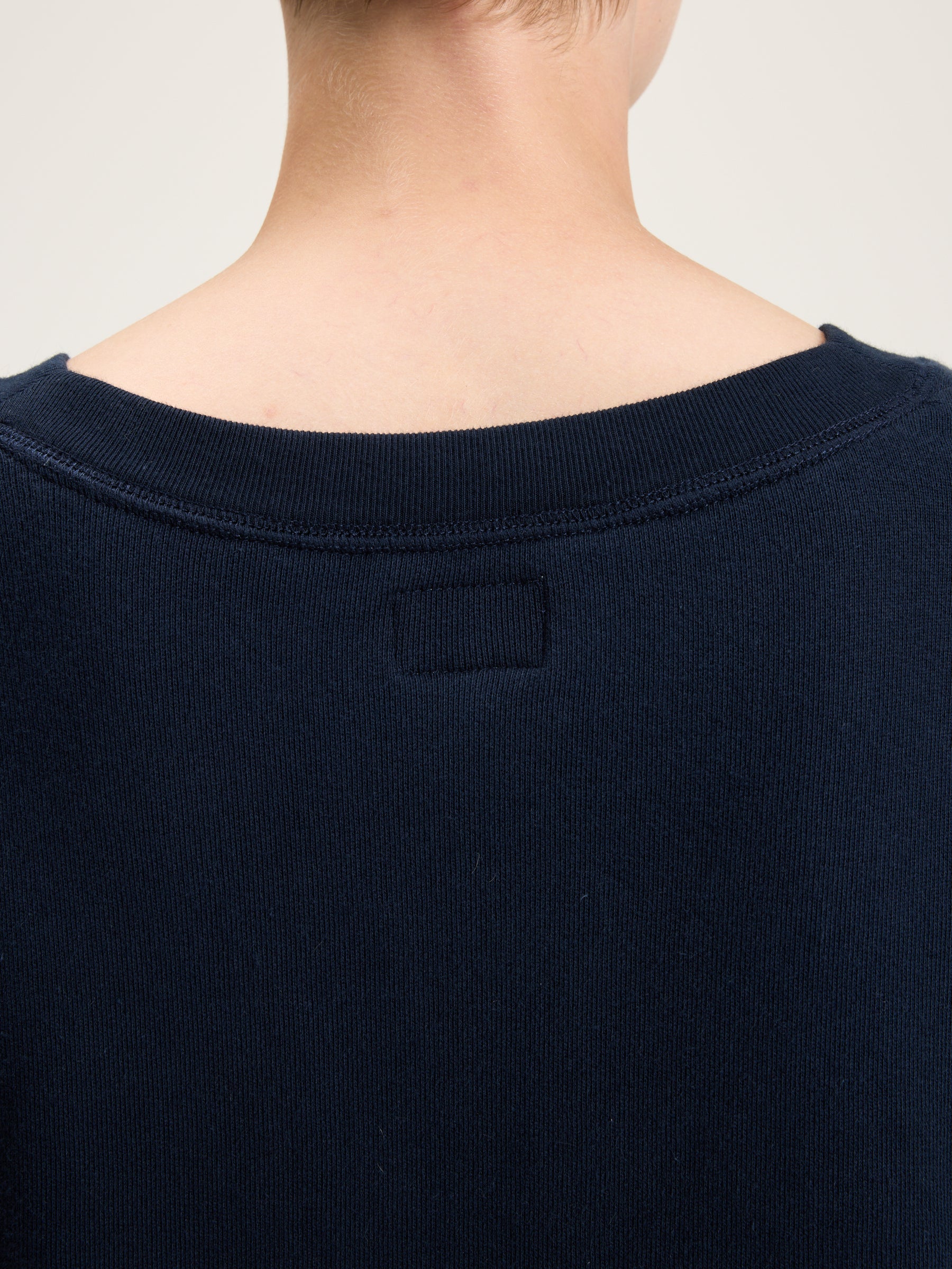 Fellow v-neck sweatshirt (242 / W / NAVY)