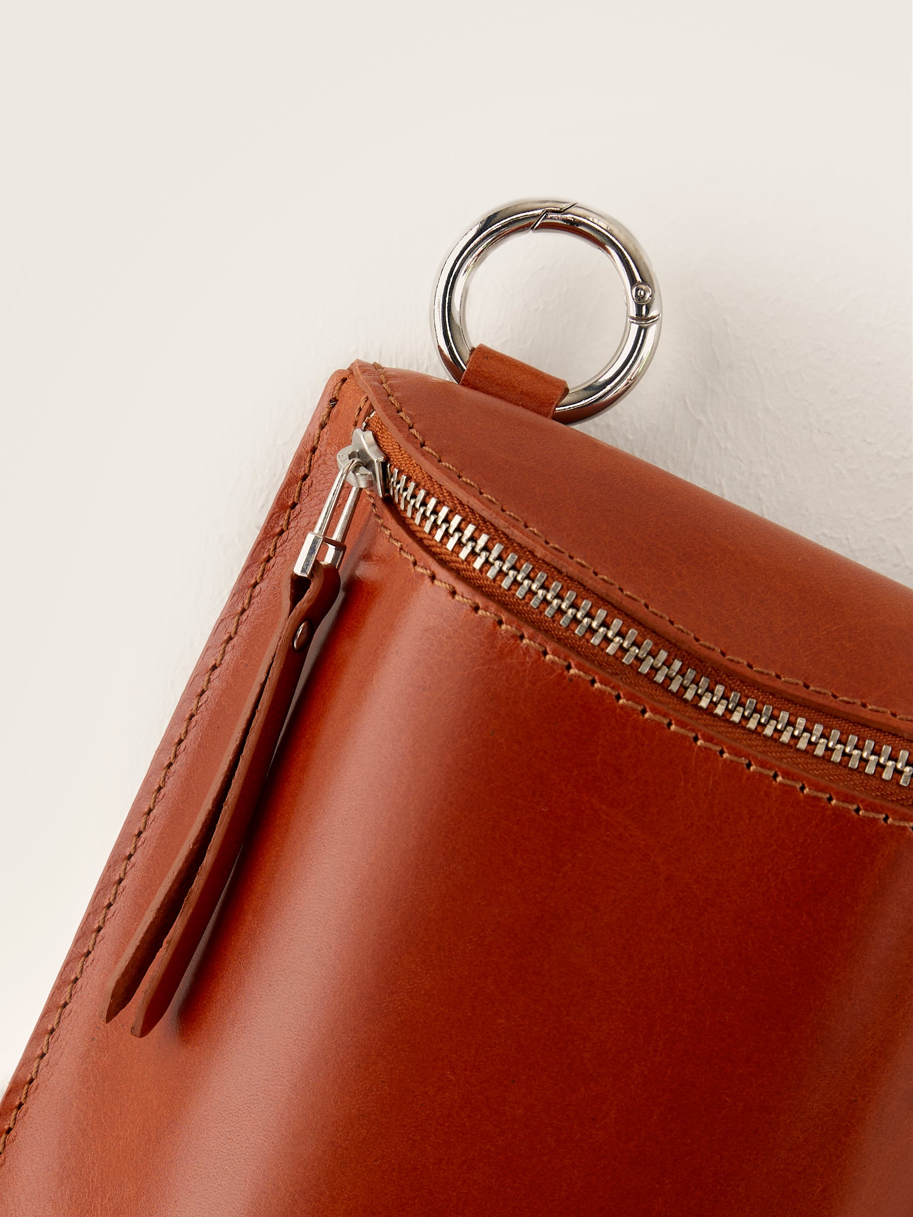 Shone zip-top mini bag (242 / W / COGNAC)