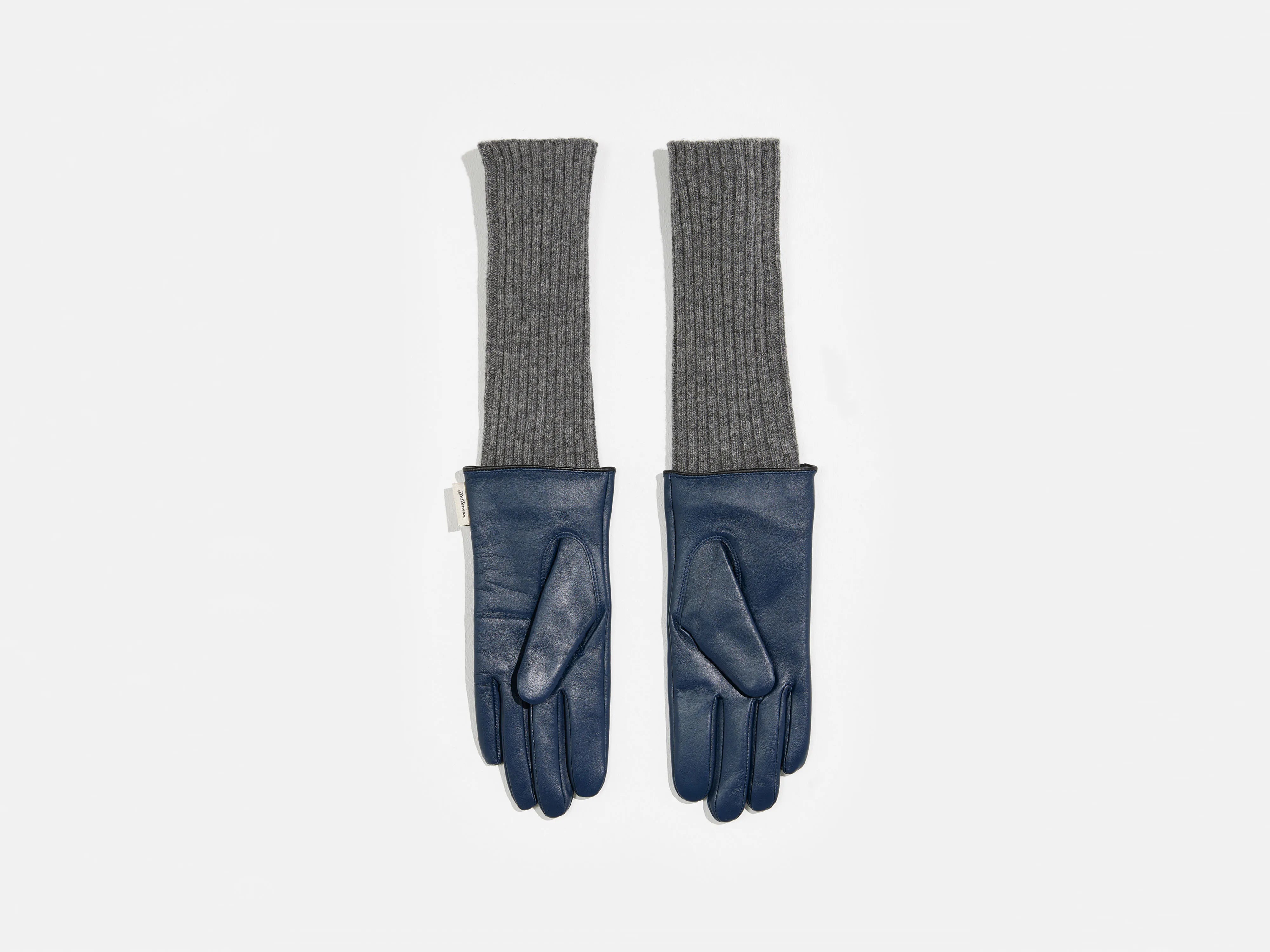 Gia Gloves (232 / W / AMERICA)