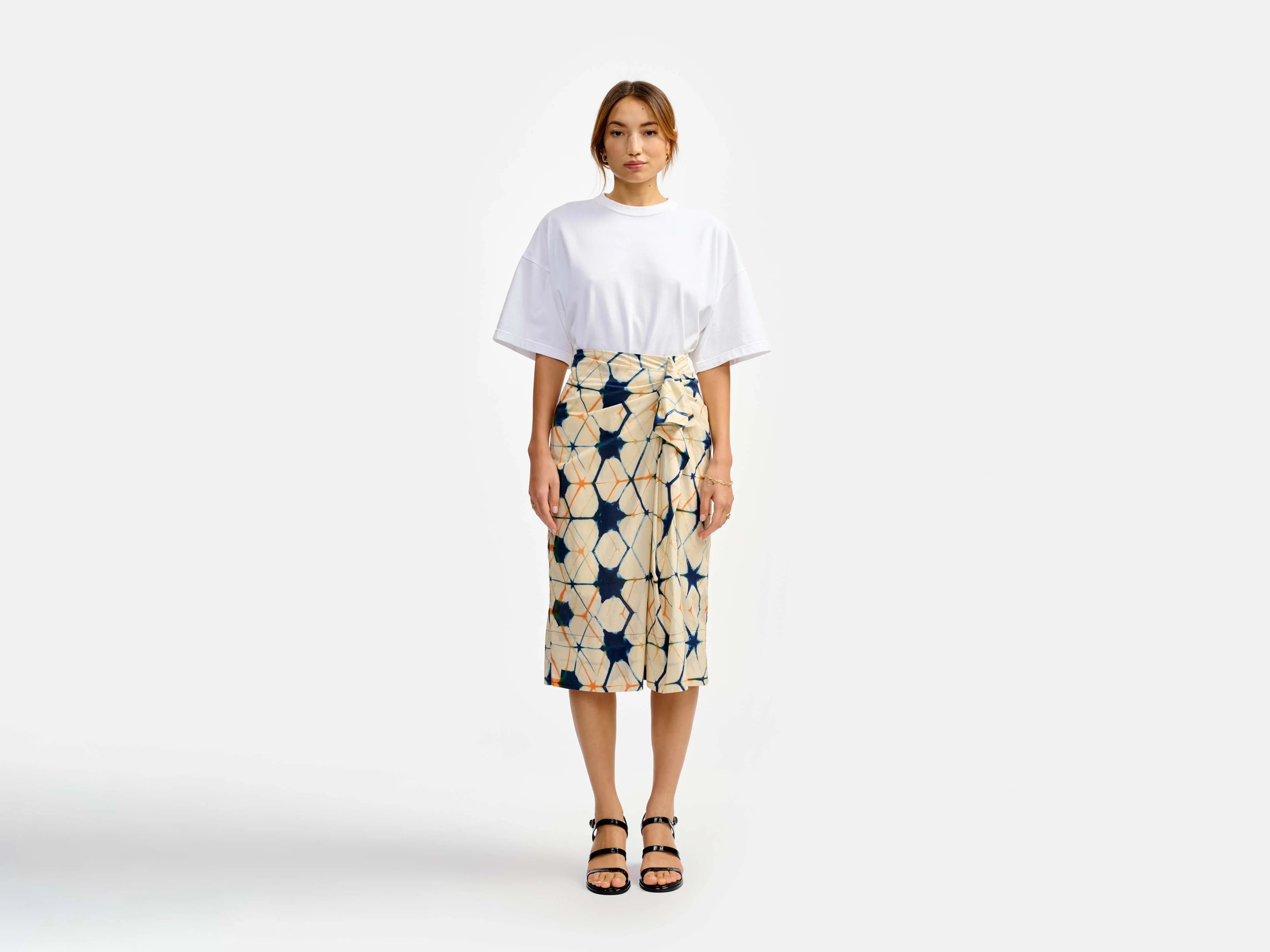 anemone skirt (241 / W / DISPLAY E)