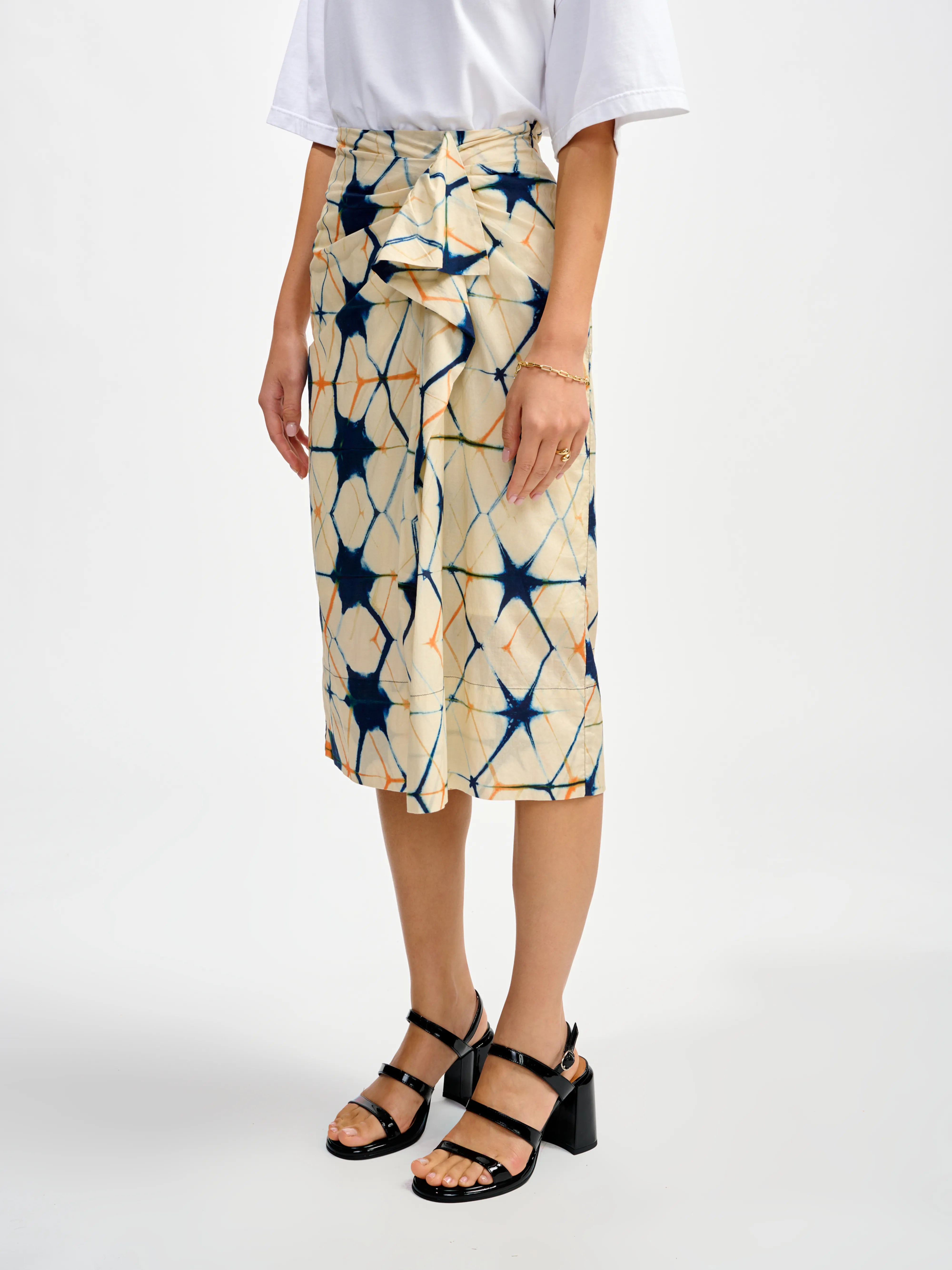anemone skirt (241 / W / DISPLAY E)