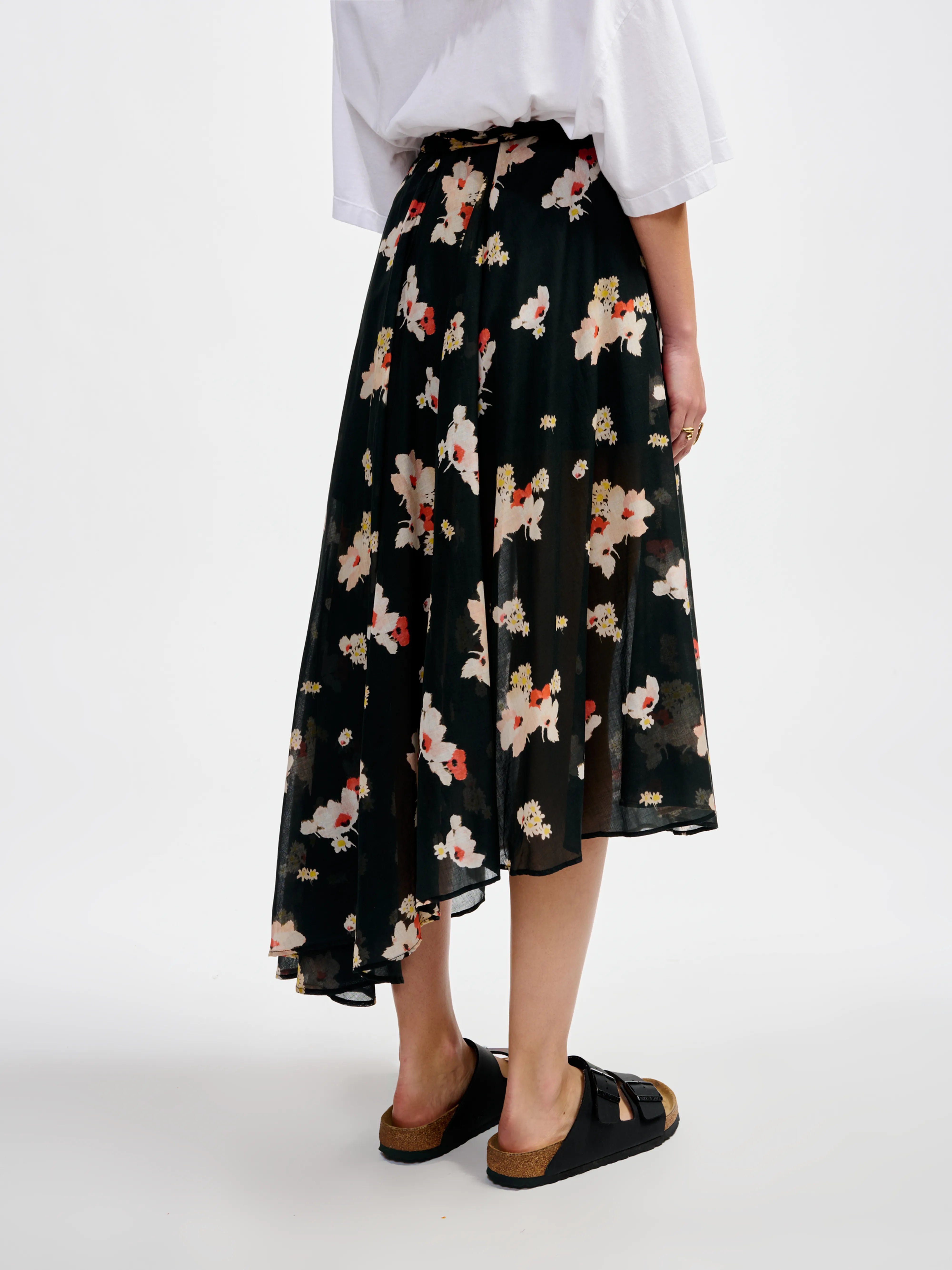 tilde rok (241 / W / DISPLAY C)
