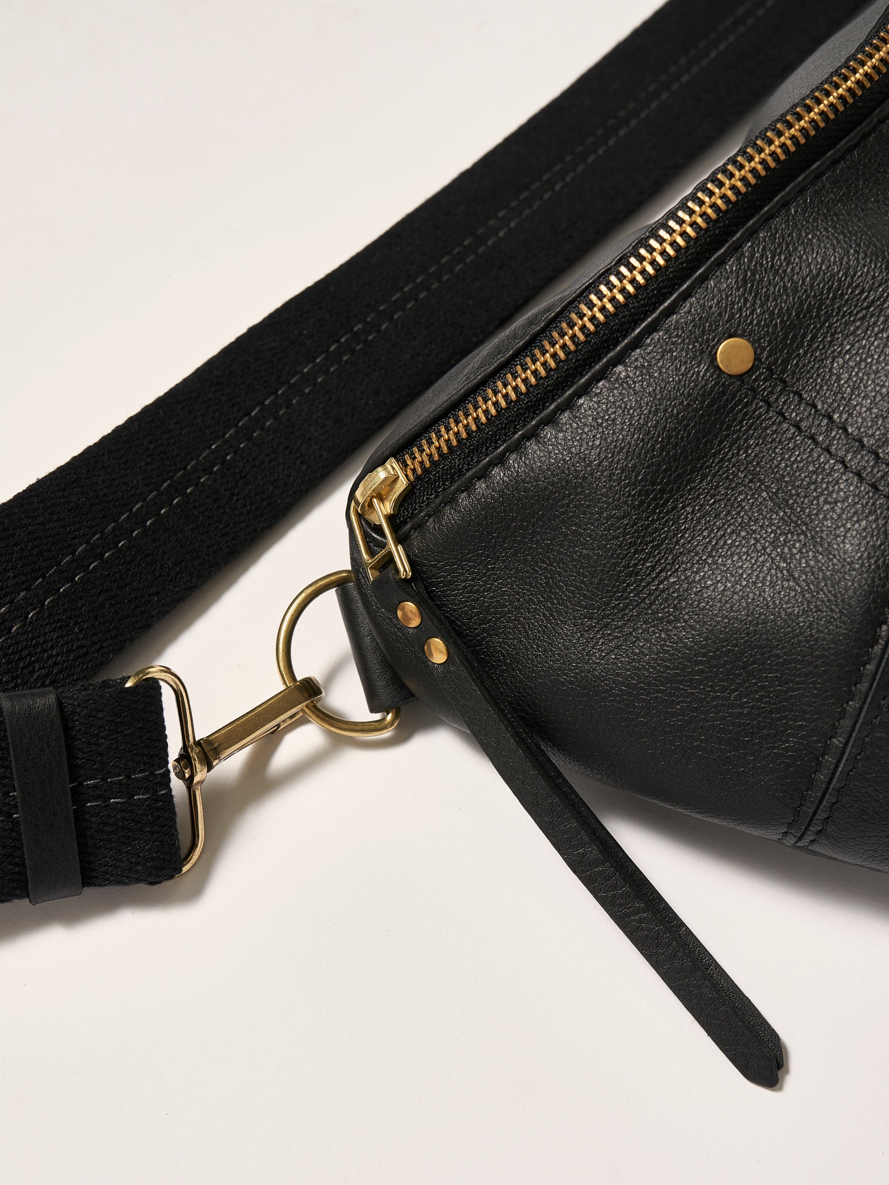 Souply Sling Bag - Black For Women | Bellerose