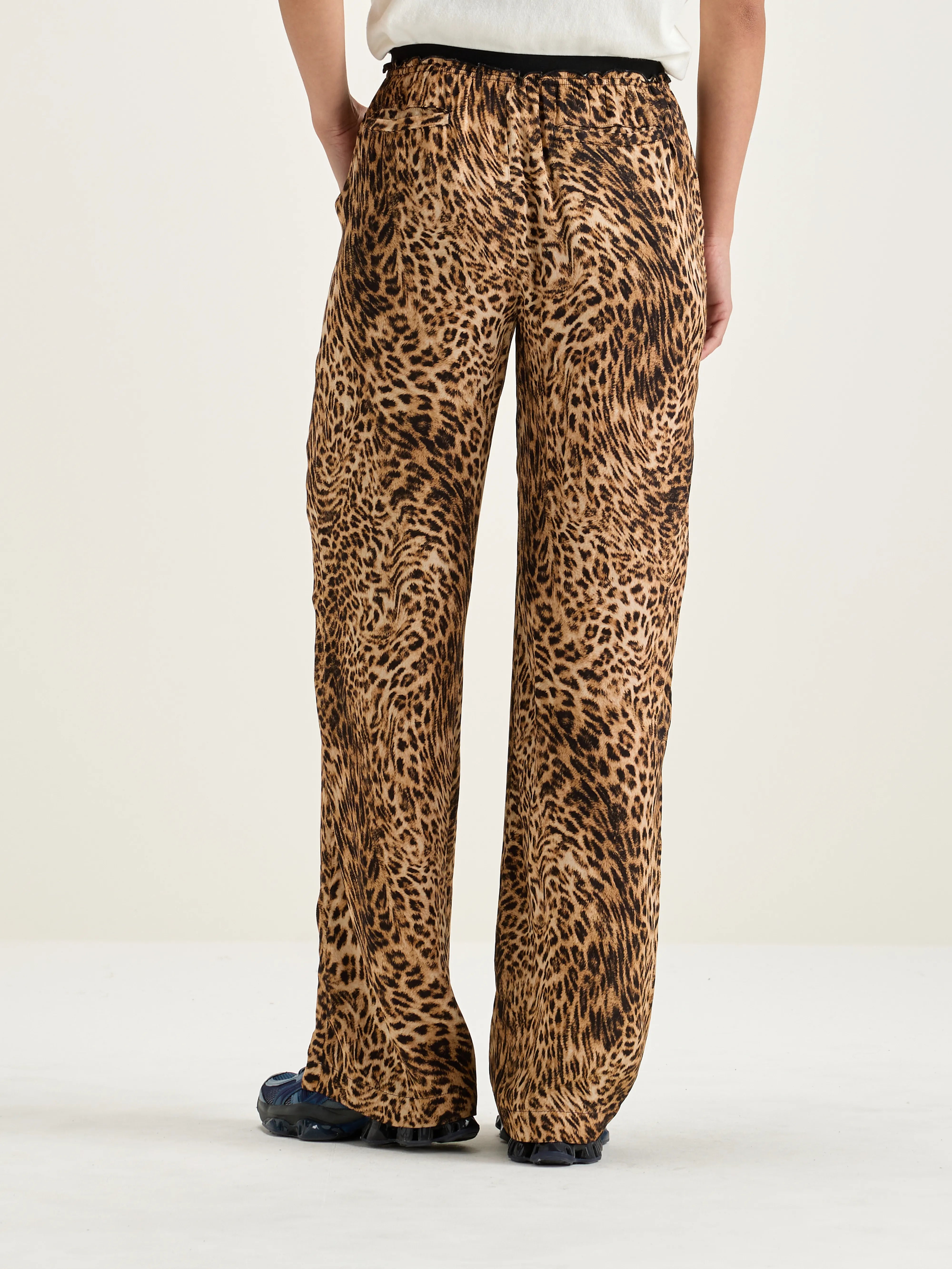 Voel Straight Trousers - Coffee / Toffee For Women | Bellerose
