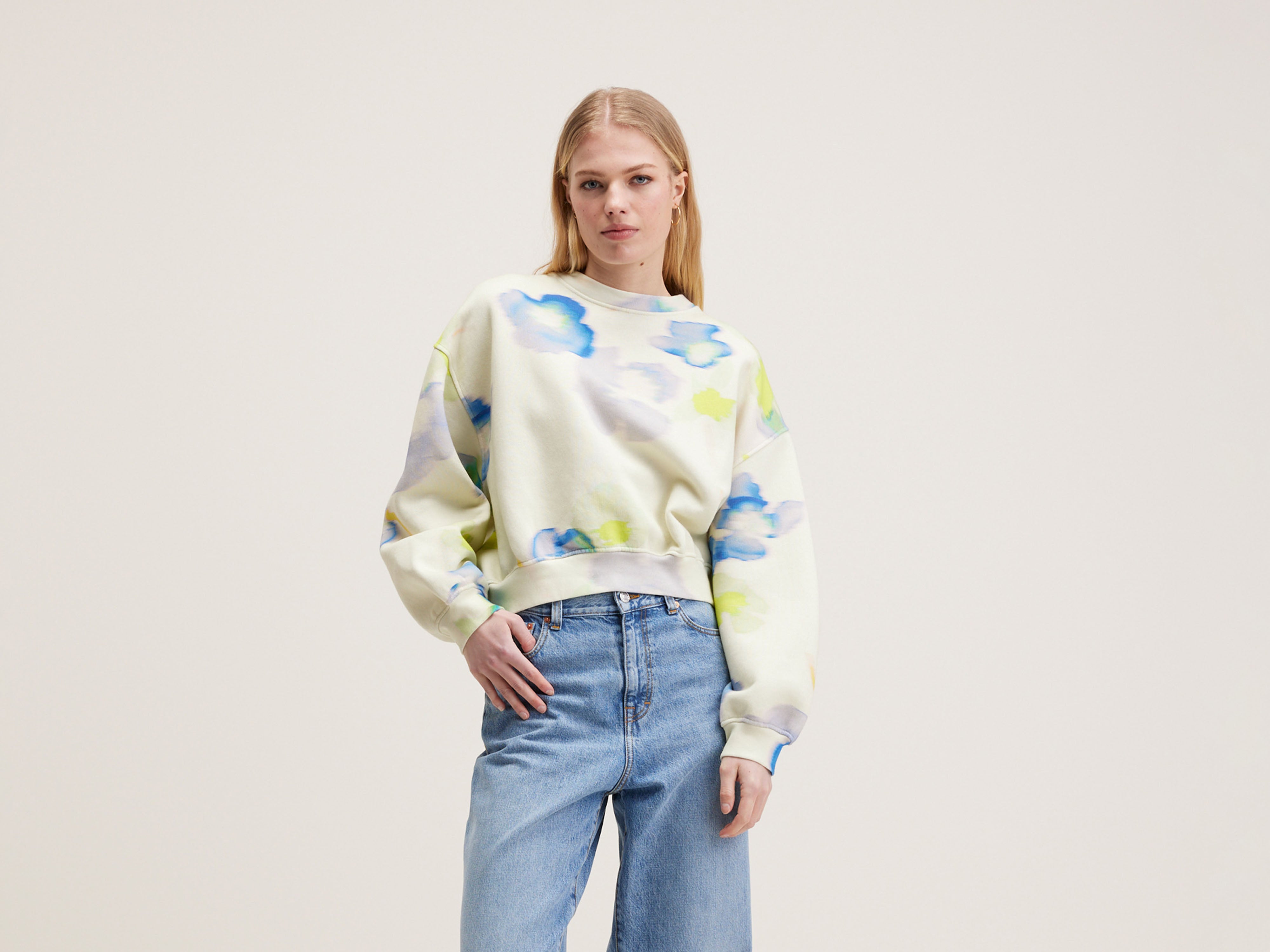 Sweatshirt avec imprimés de fleurs Fancy (242 / W / COMBO B)