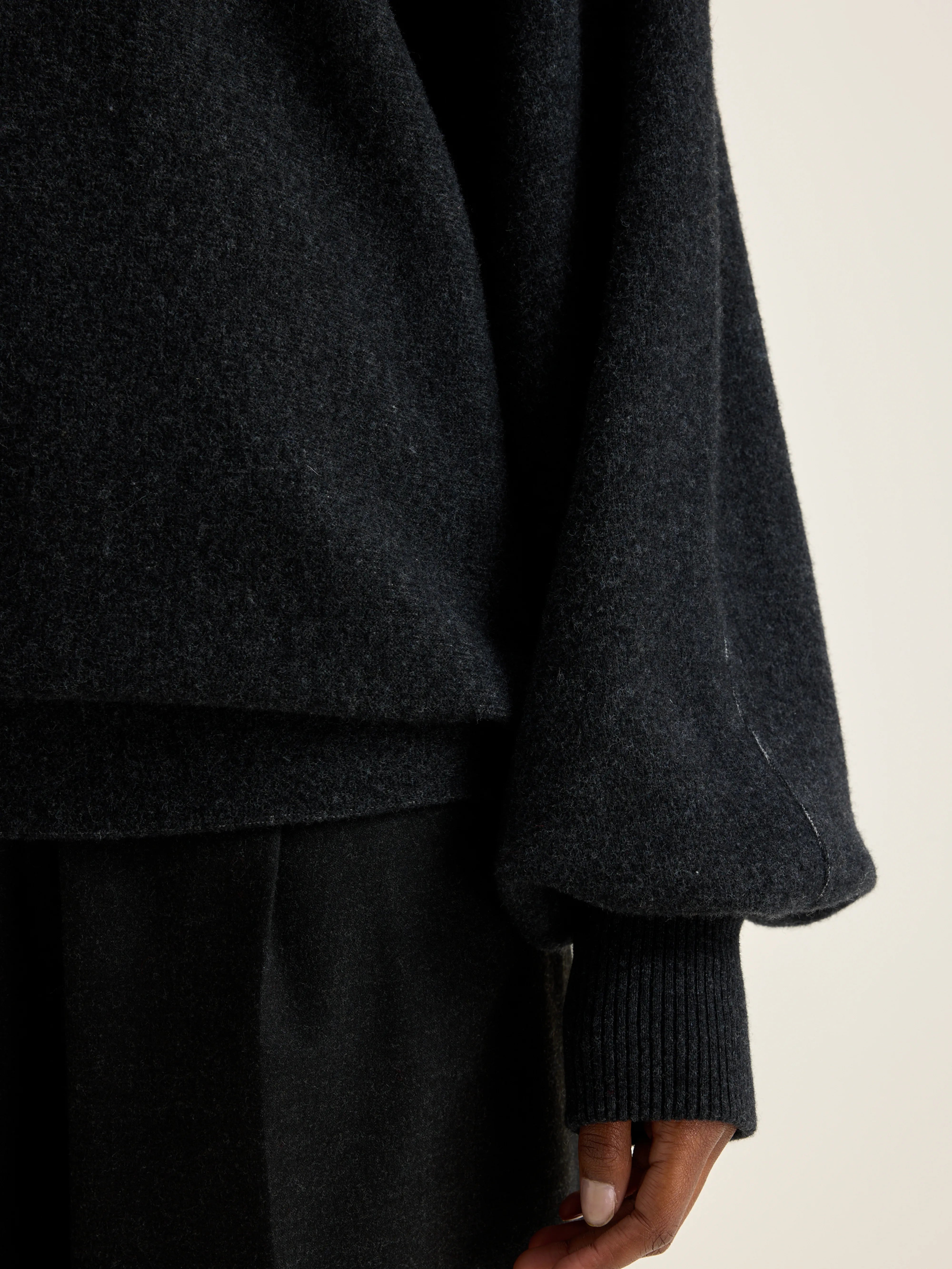 Pull col rond Milos (242 / W / OFF BLACK)