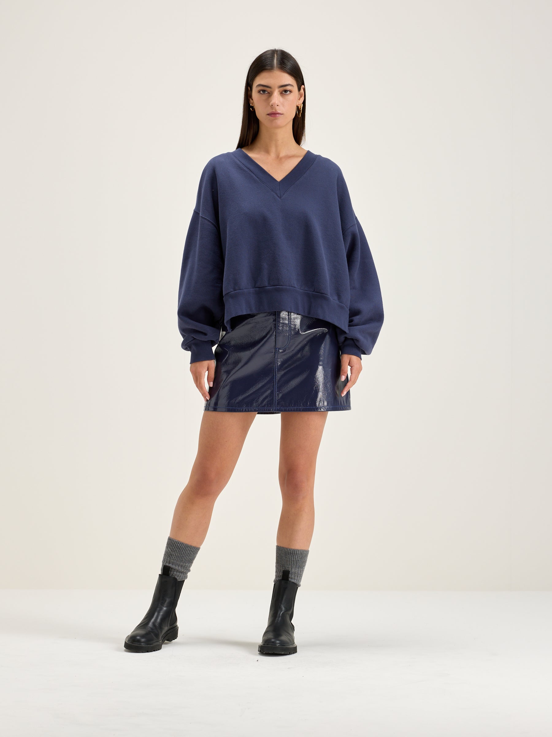 Varola v-neck sweatshirt (242 / W / NAVAL)