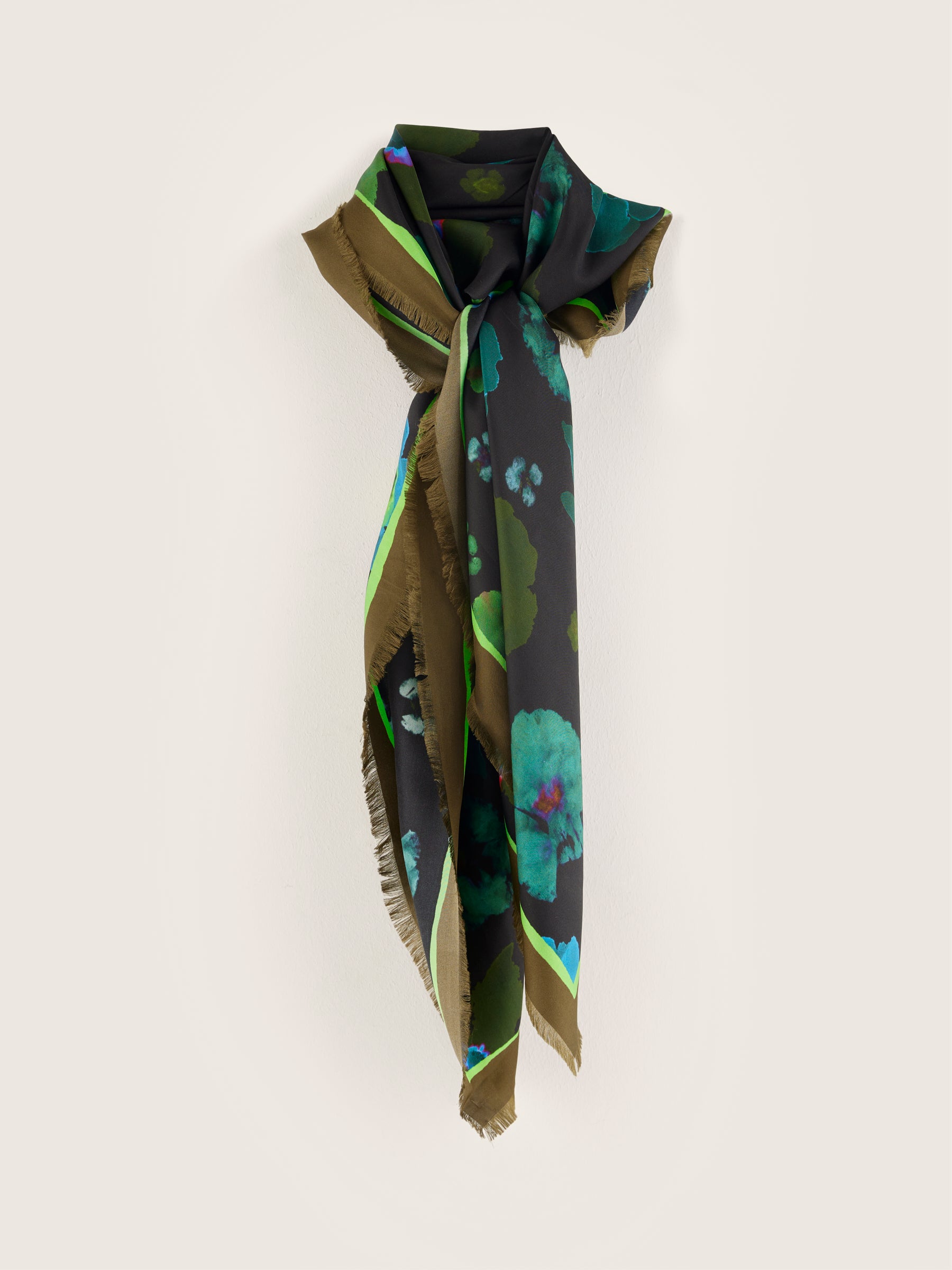 Syvon floral scarf (242 / W / DISPLAY A)