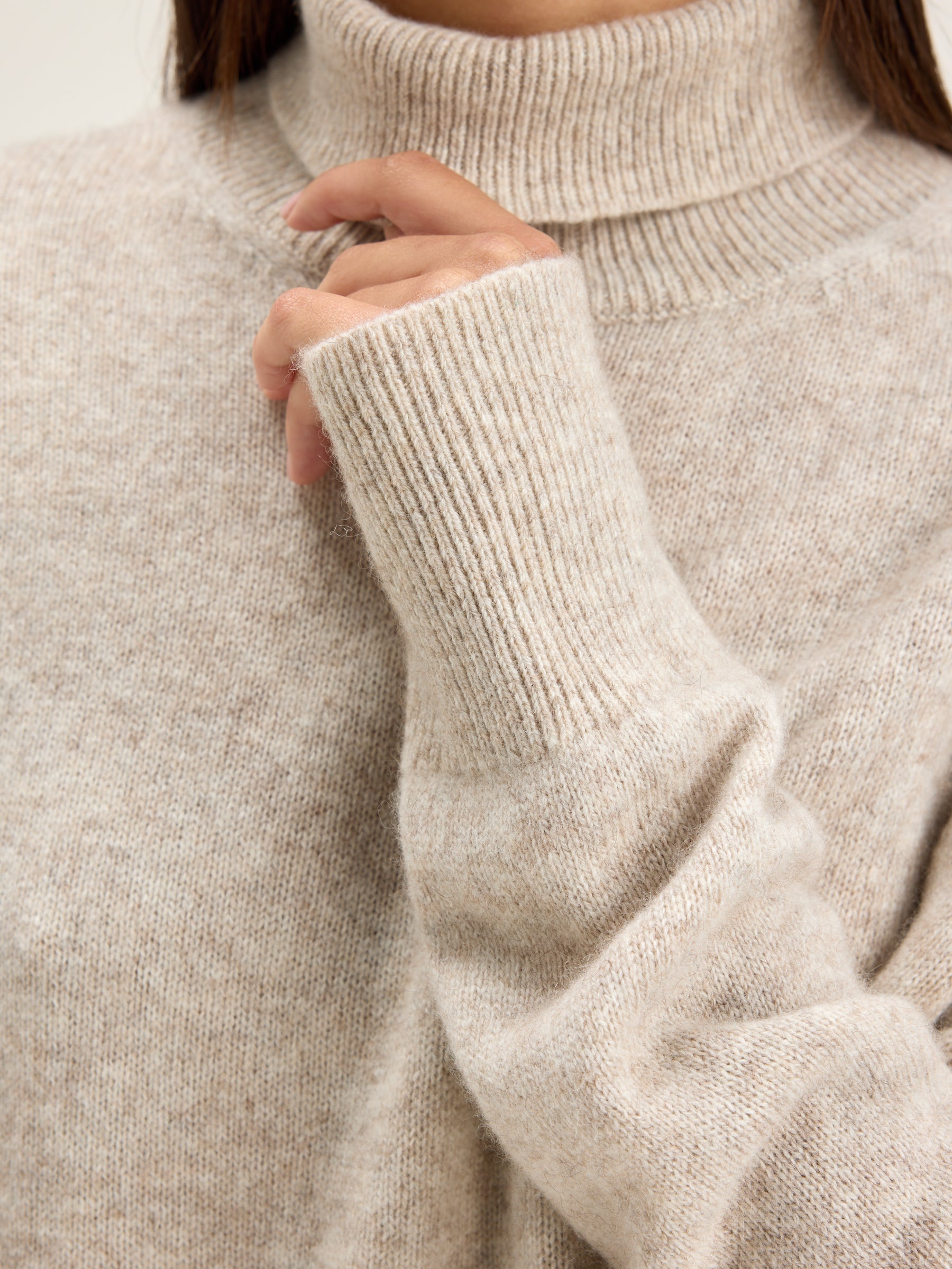 Ganzi turtleneck sweater (242 / W / OYSTER)