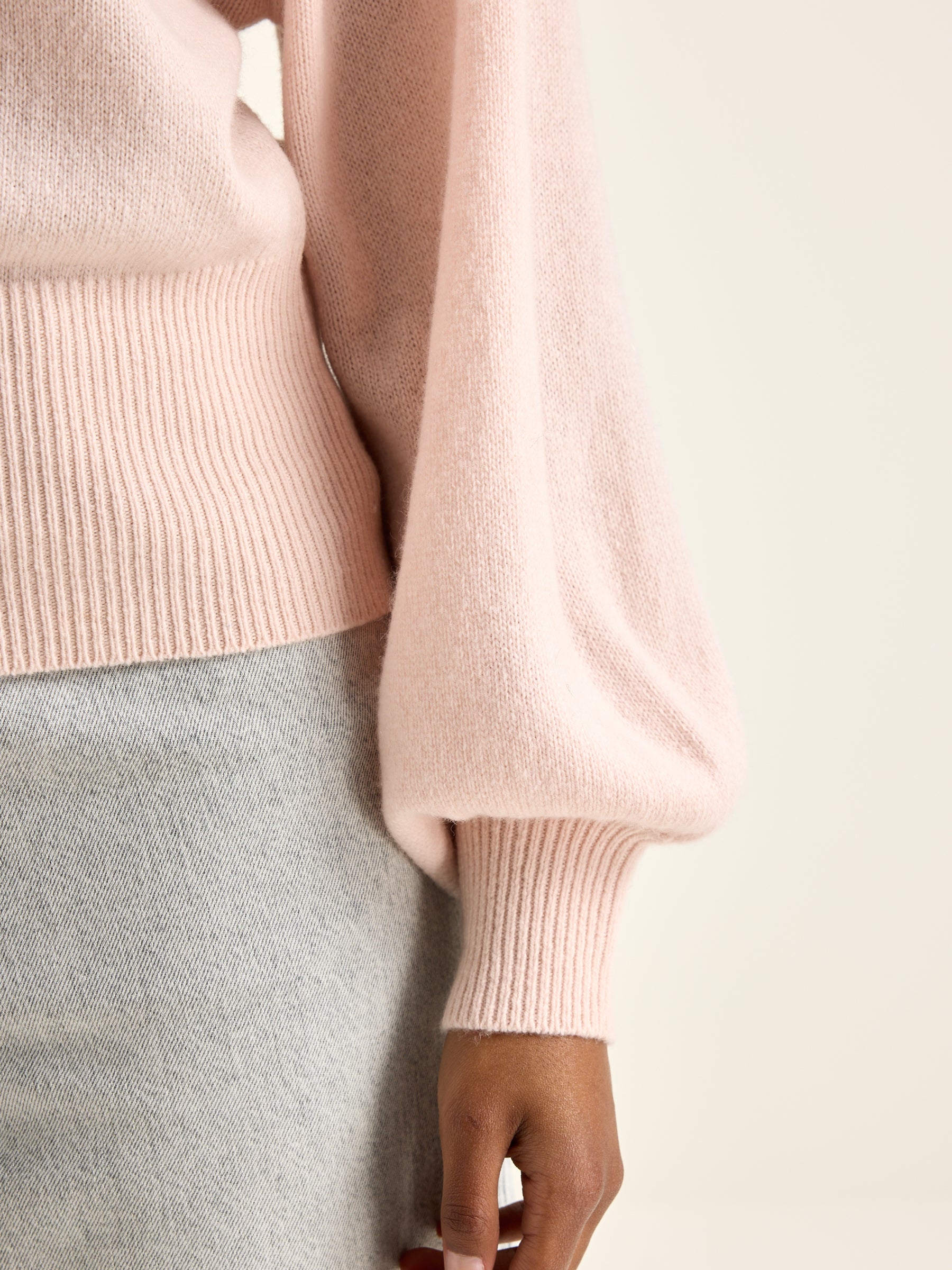 Ganto crew-neck sweater (242 / W / LIGHT ROSE)