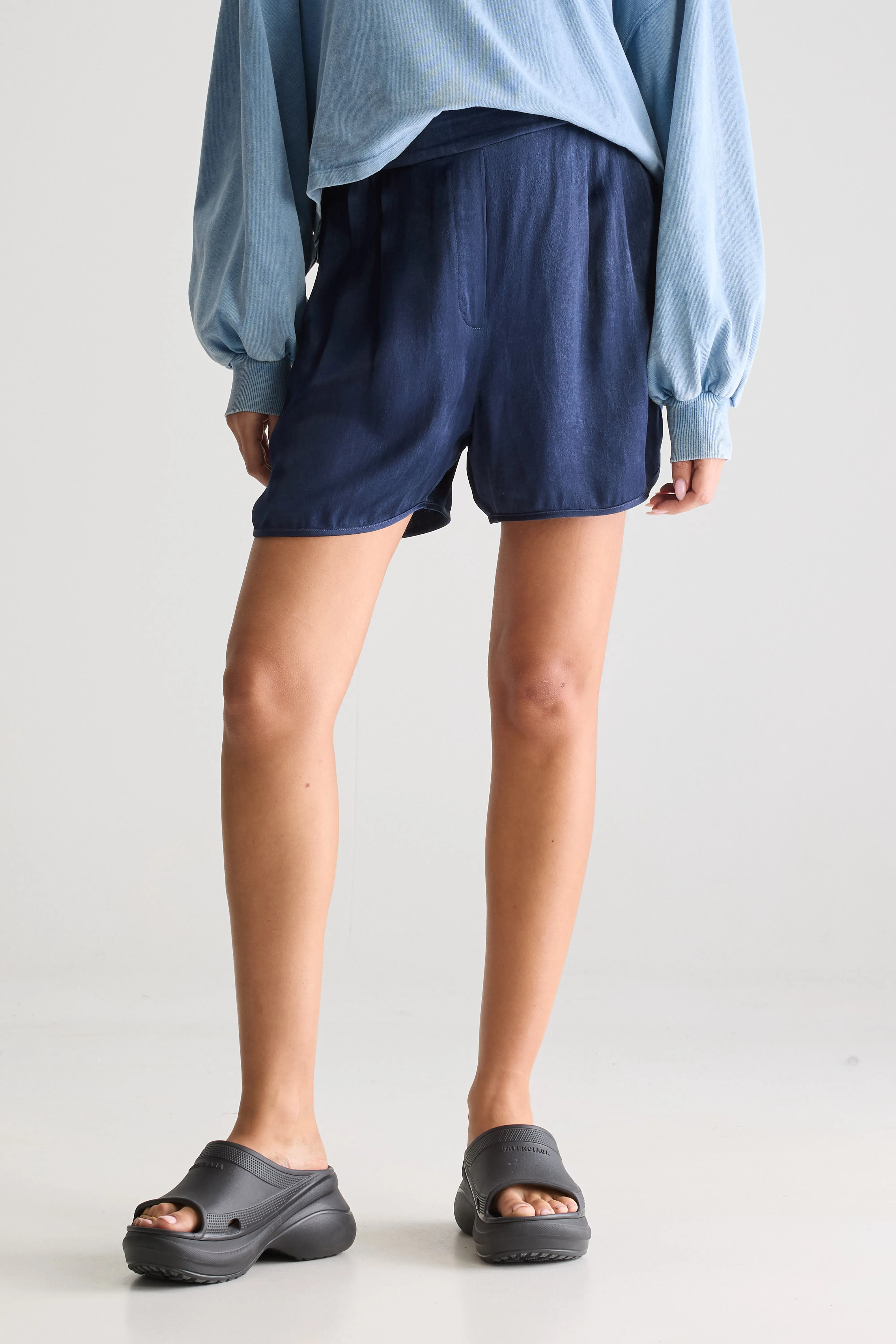 Swael Straight Shorts - Ink For Women | Bellerose