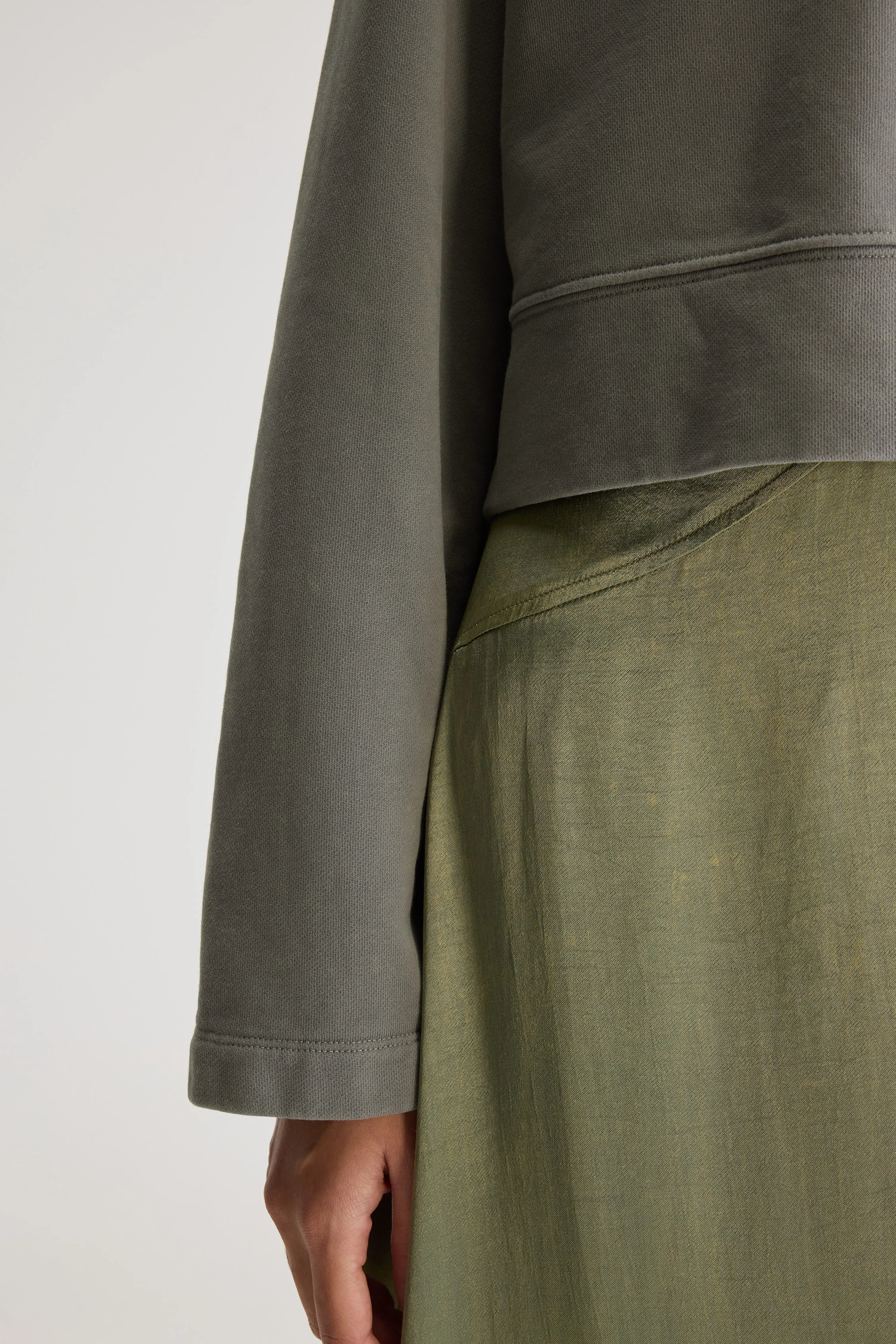 Sikiu cropped sweatshirt (251 / W / DUSTY OLIVE)