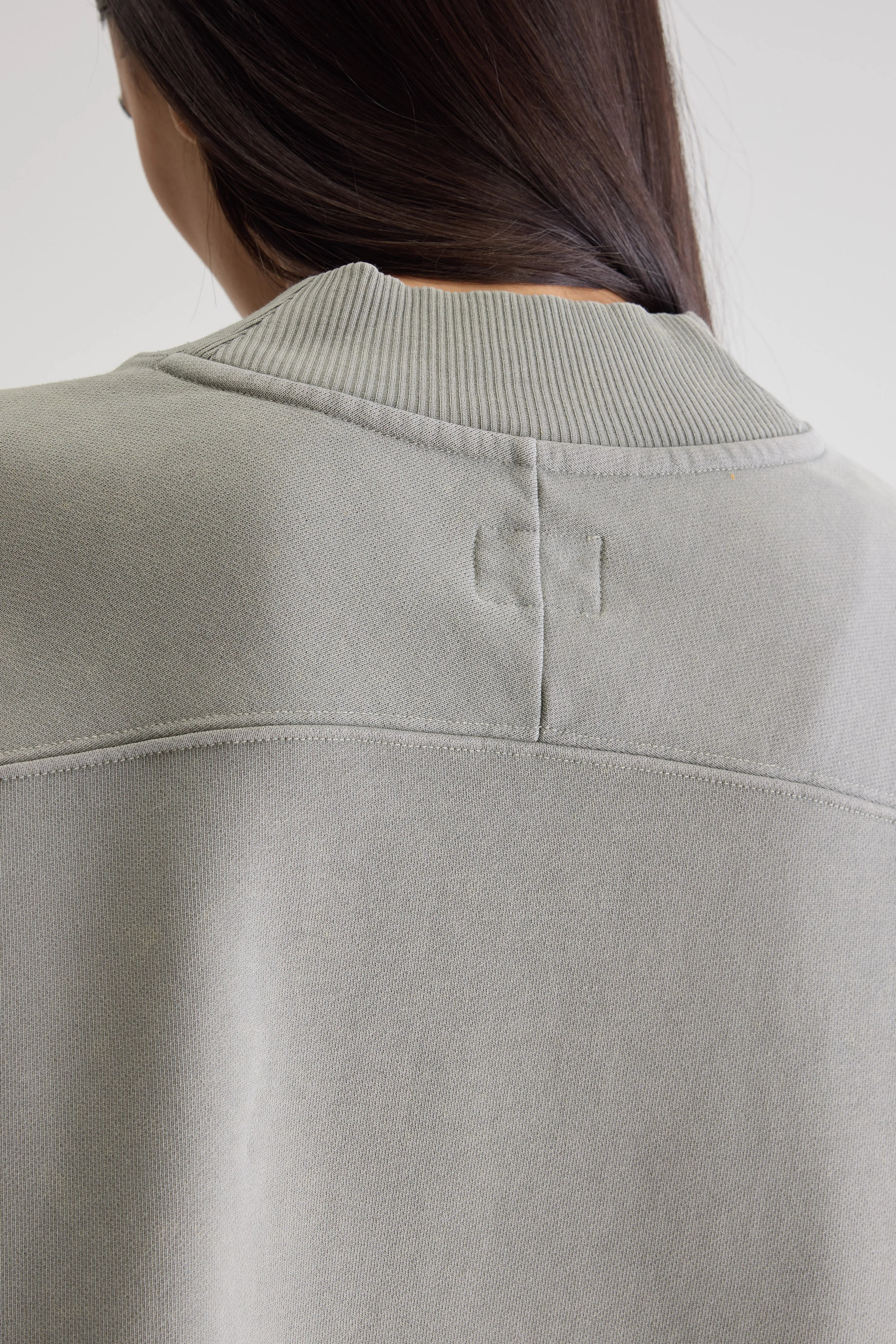 Sikiu cropped sweatshirt (251 / W / DUSTY OLIVE)