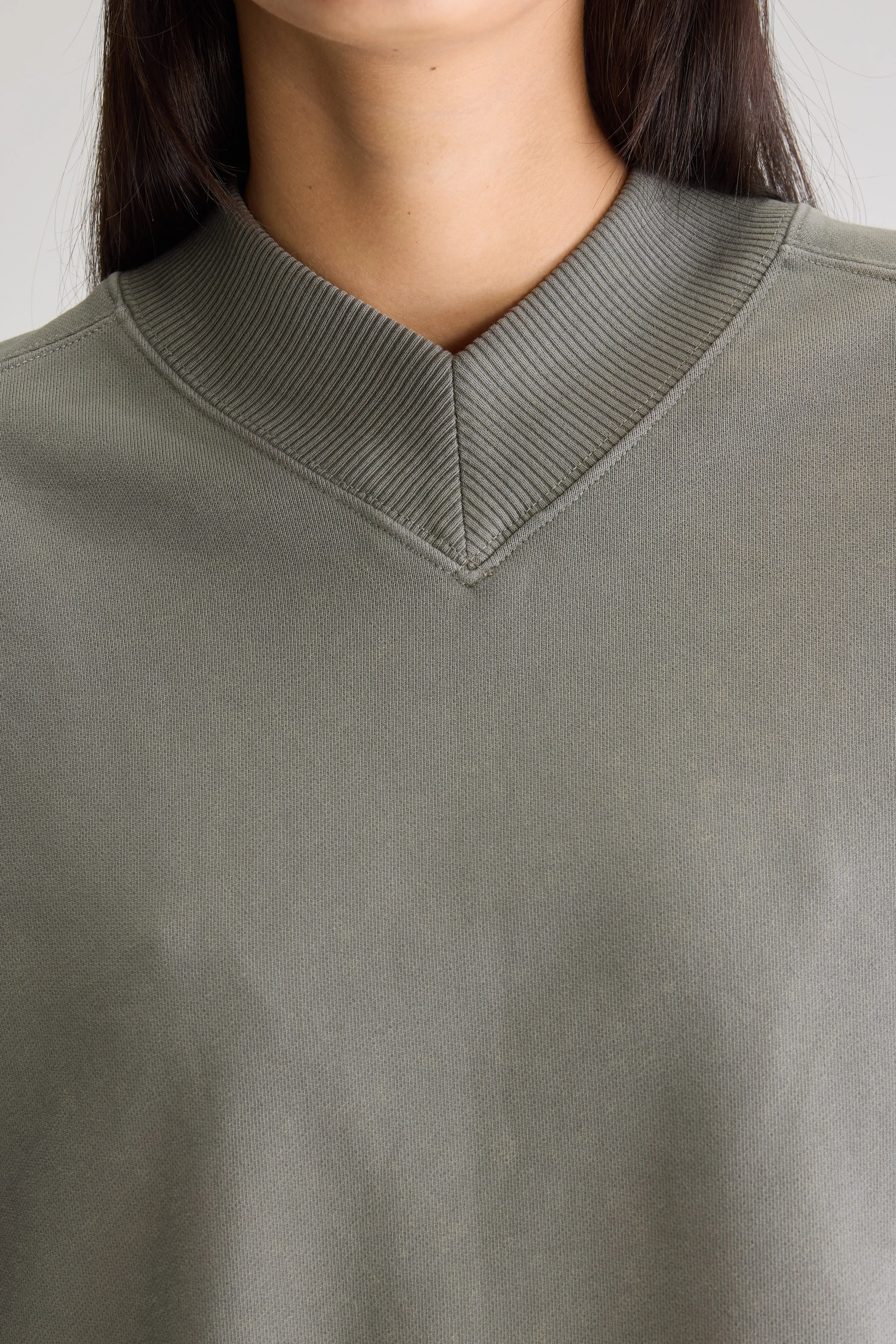 Sikiu Cropped Sweatshirt - Dusty olive For Women | Bellerose