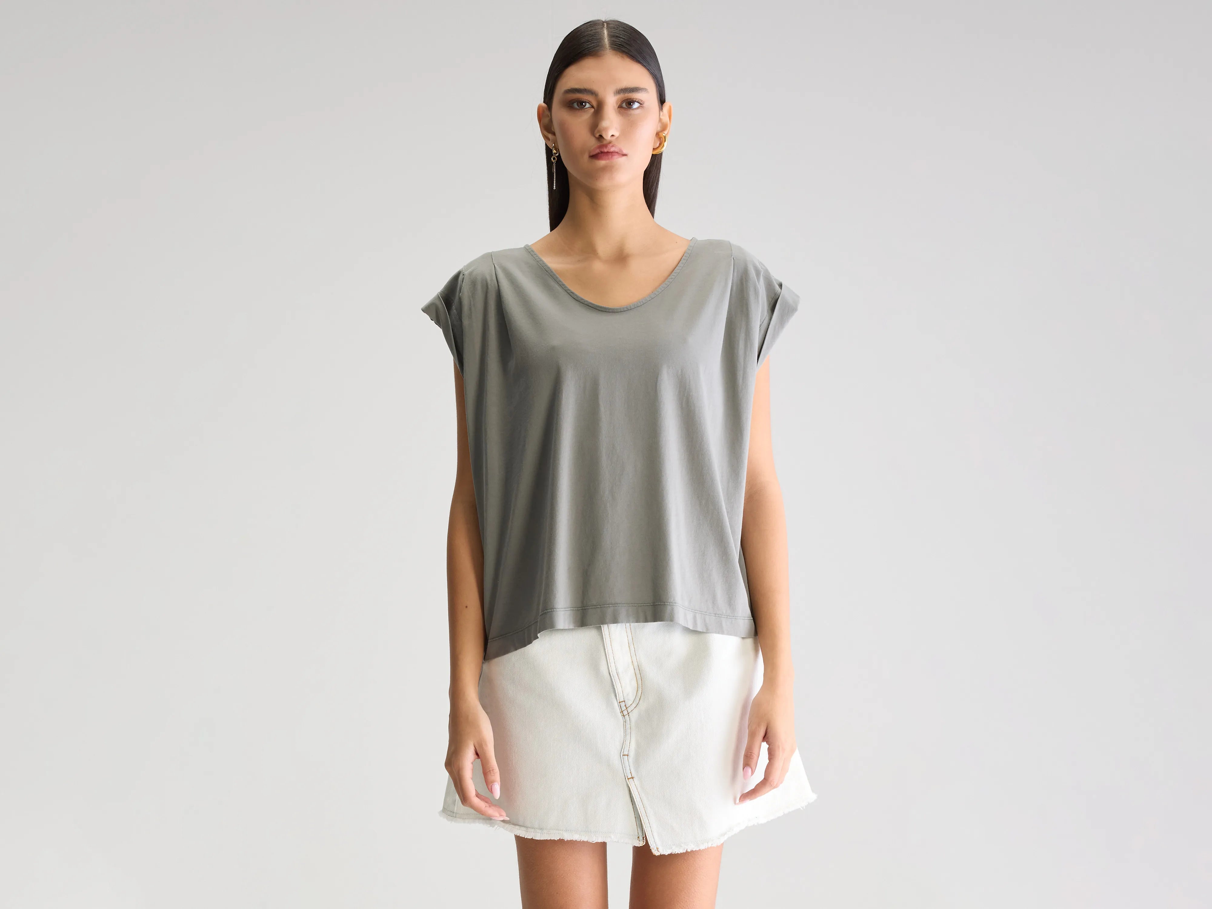 Varel t-shirt met V-hals (251 / W / DUSTY OLIVE)