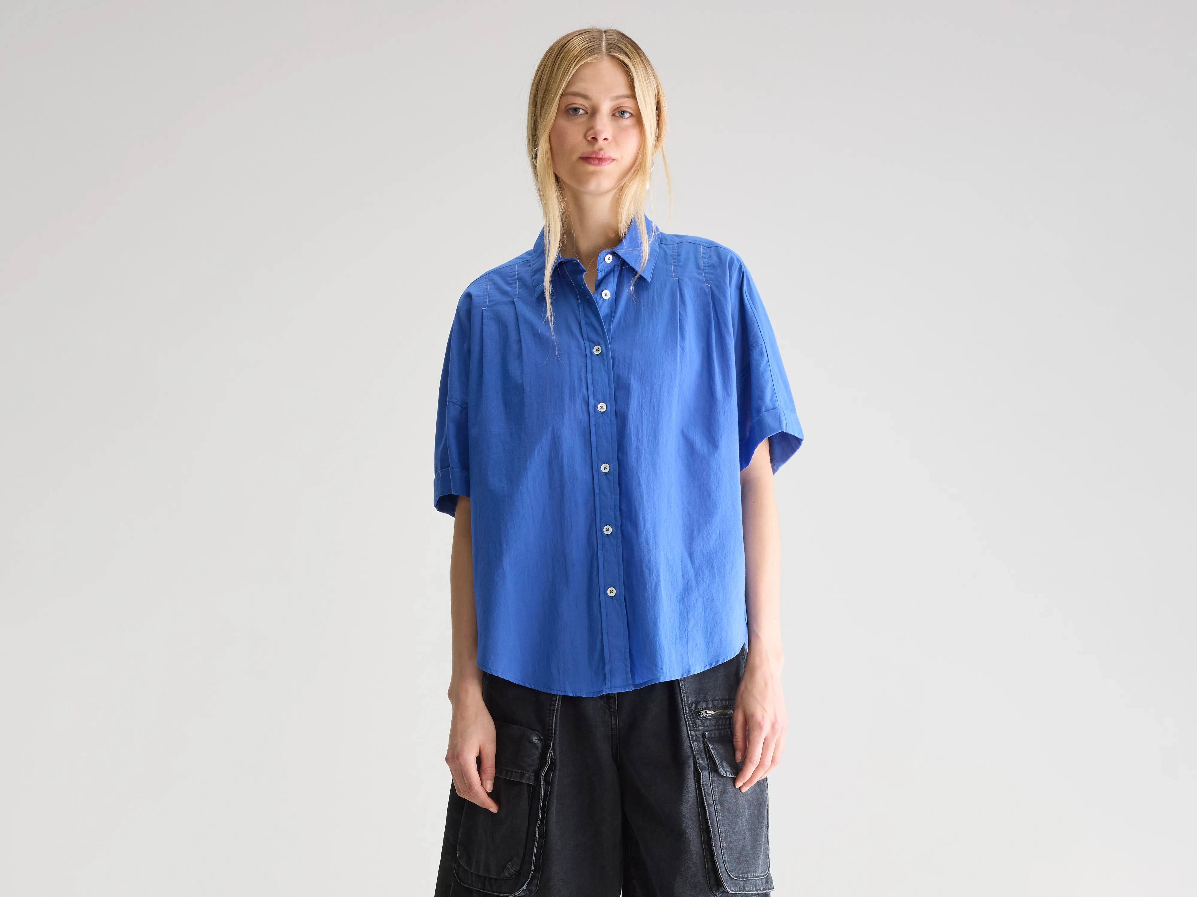 Kerala short-sleeve shirt (251 / W / IRIS BLOOM)