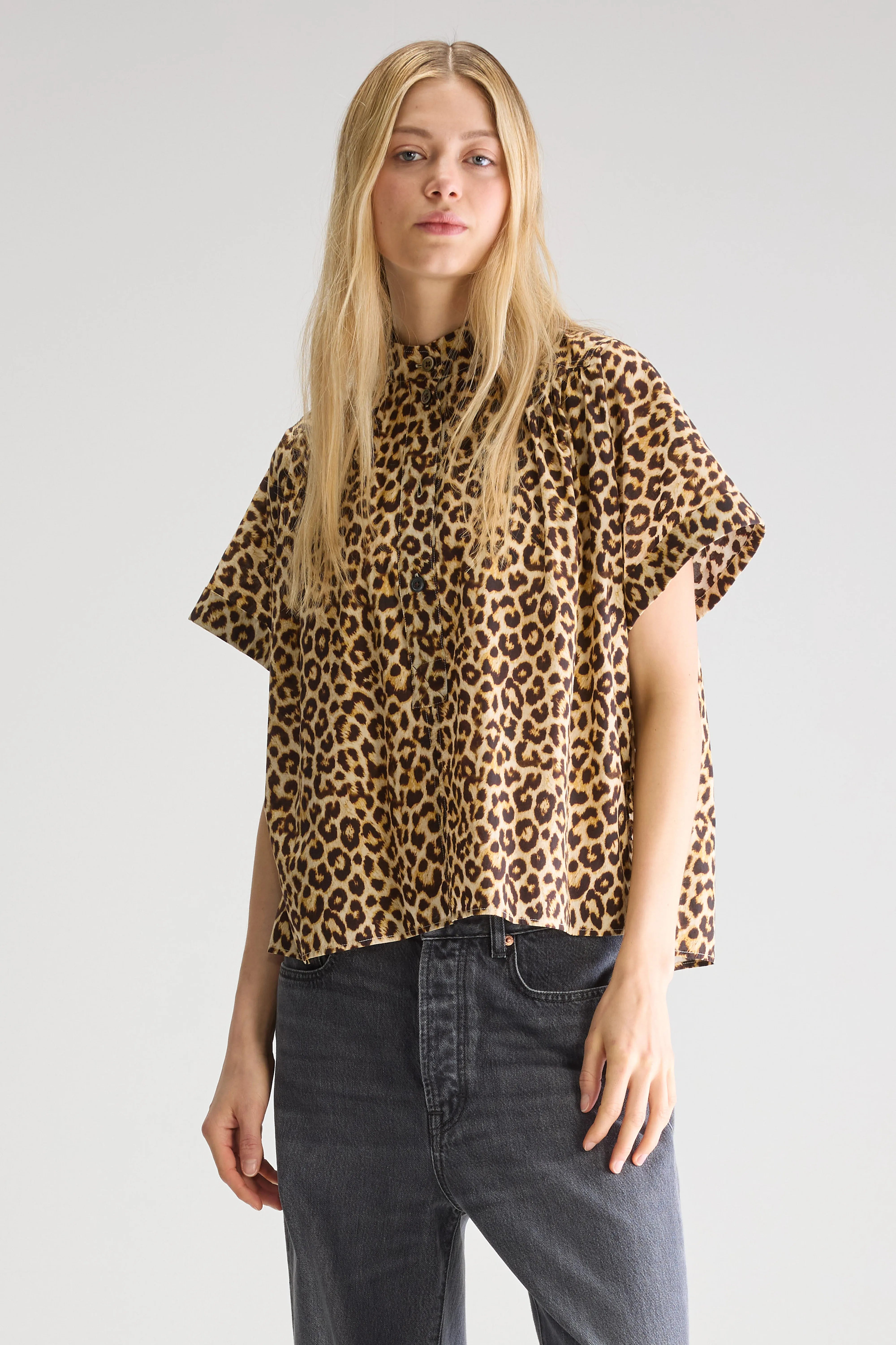 Pear short-sleeve blouse (251 / W / DISPLAY J)