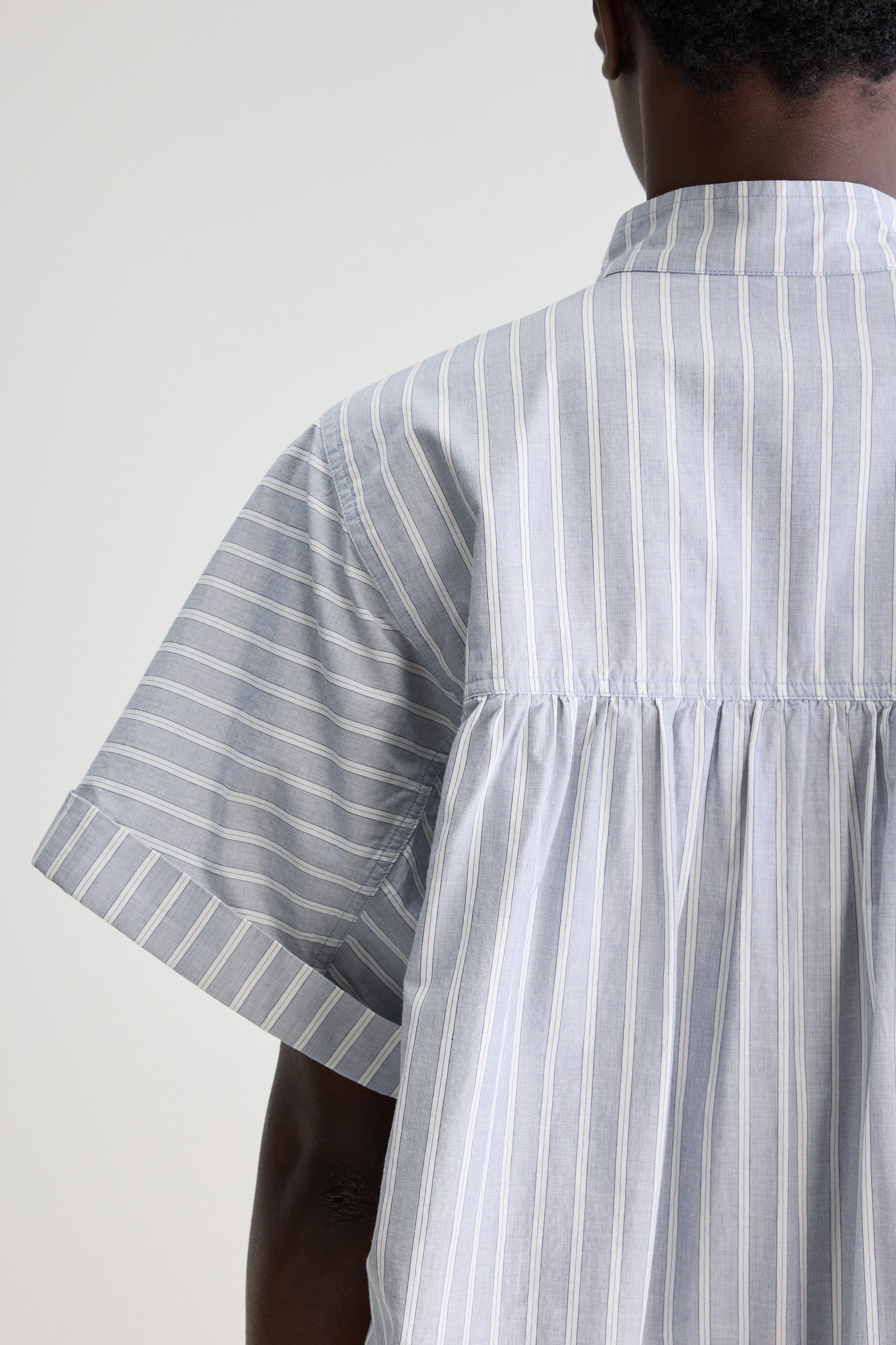 Pear short-sleeve blouse (251 / W / STRIPE A)