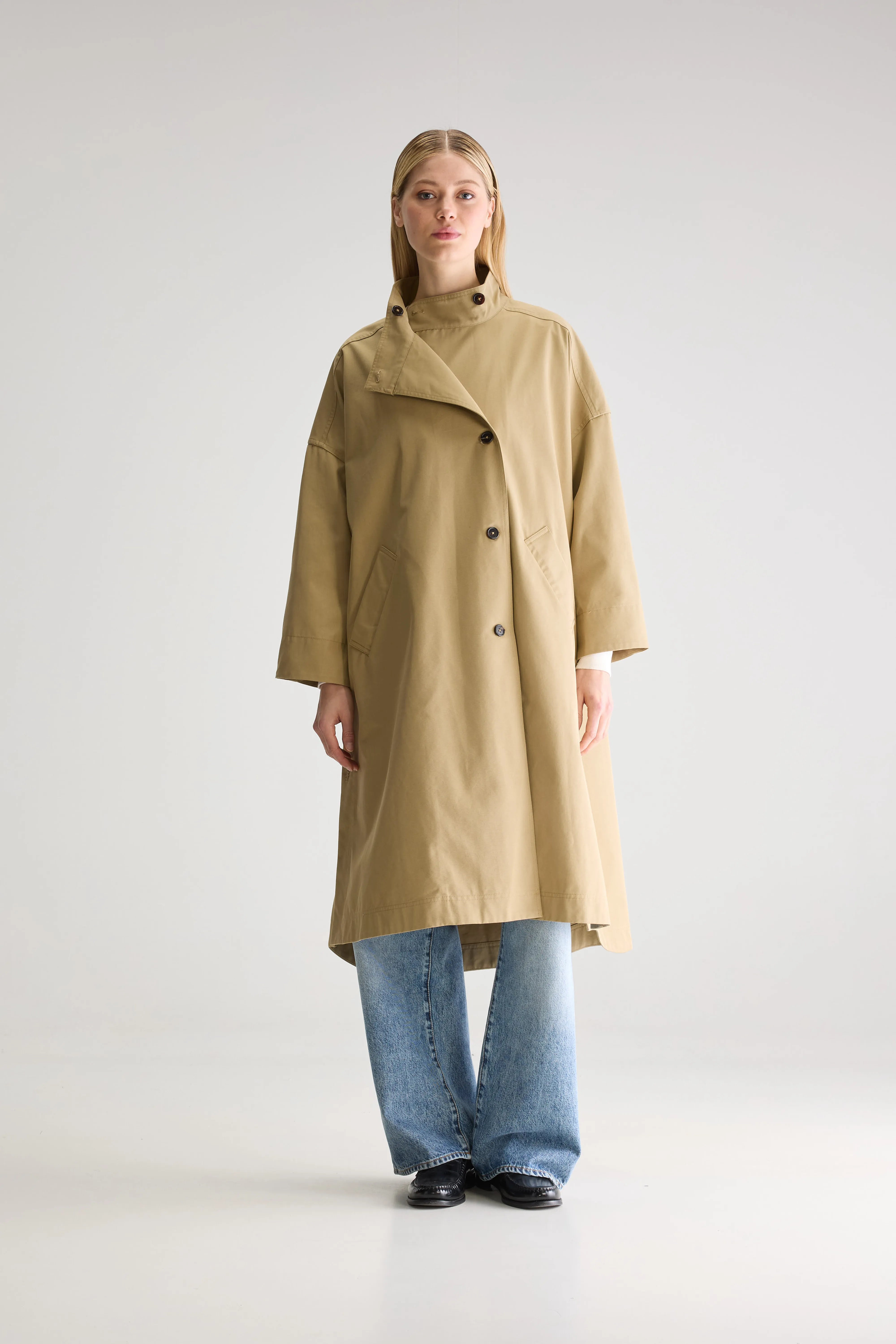 Trench Jutta (251 / W / EARTH)